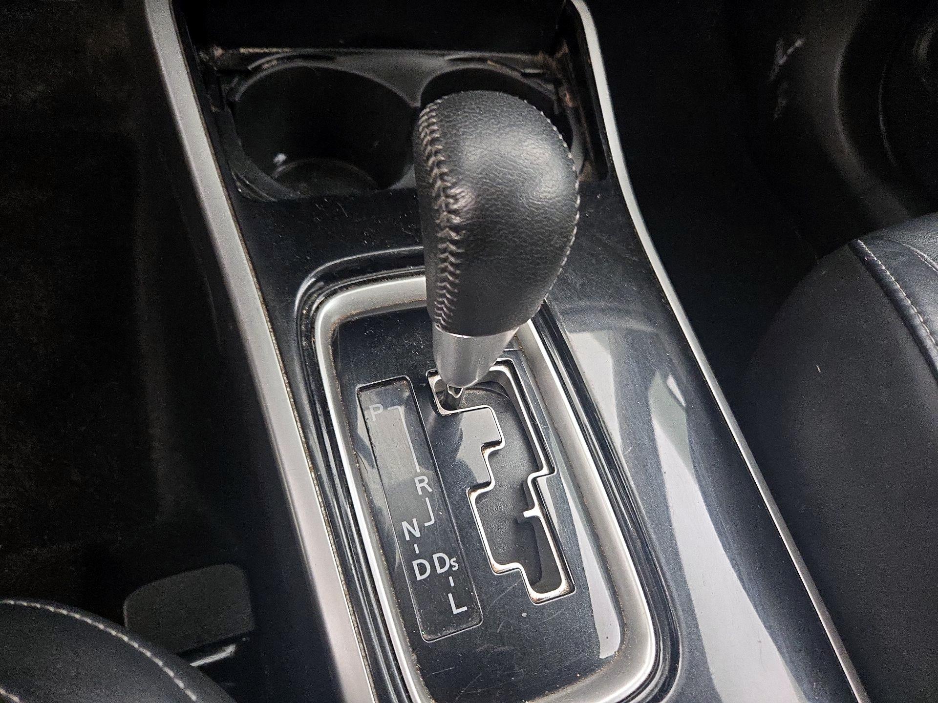 Thumbnail: 2020 Mitsubishi Outlander - 17