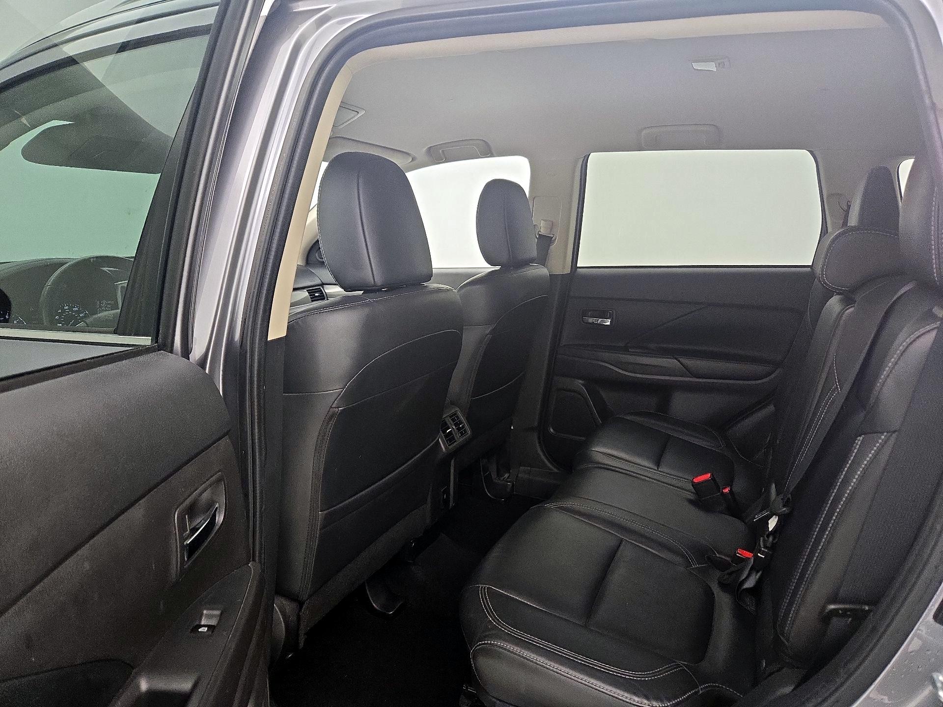 Thumbnail: 2020 Mitsubishi Outlander - 19