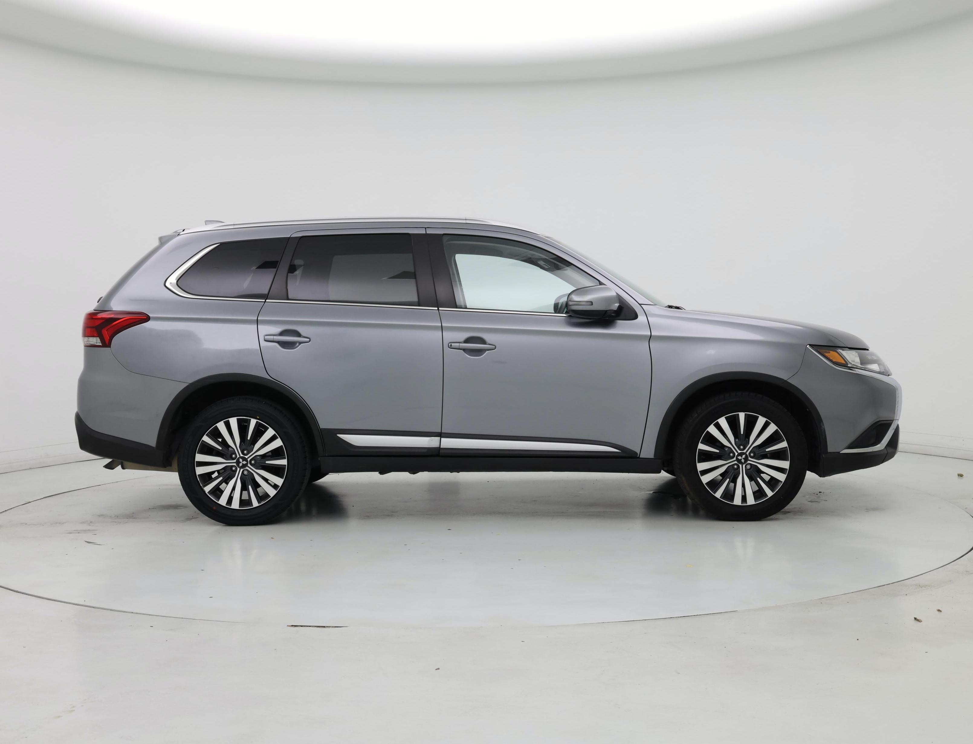 Thumbnail: 2020 Mitsubishi Outlander - 7