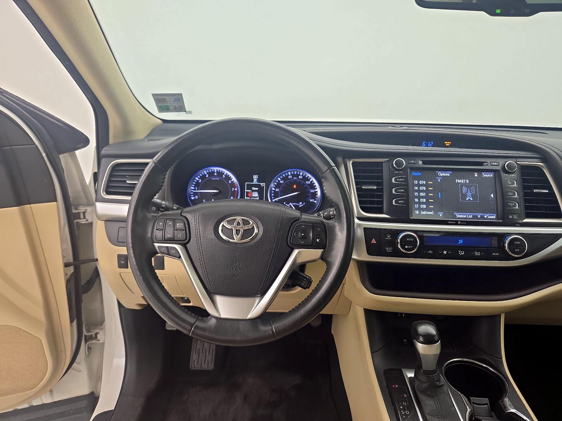 Thumbnail: 2015 Toyota Highlander - 10