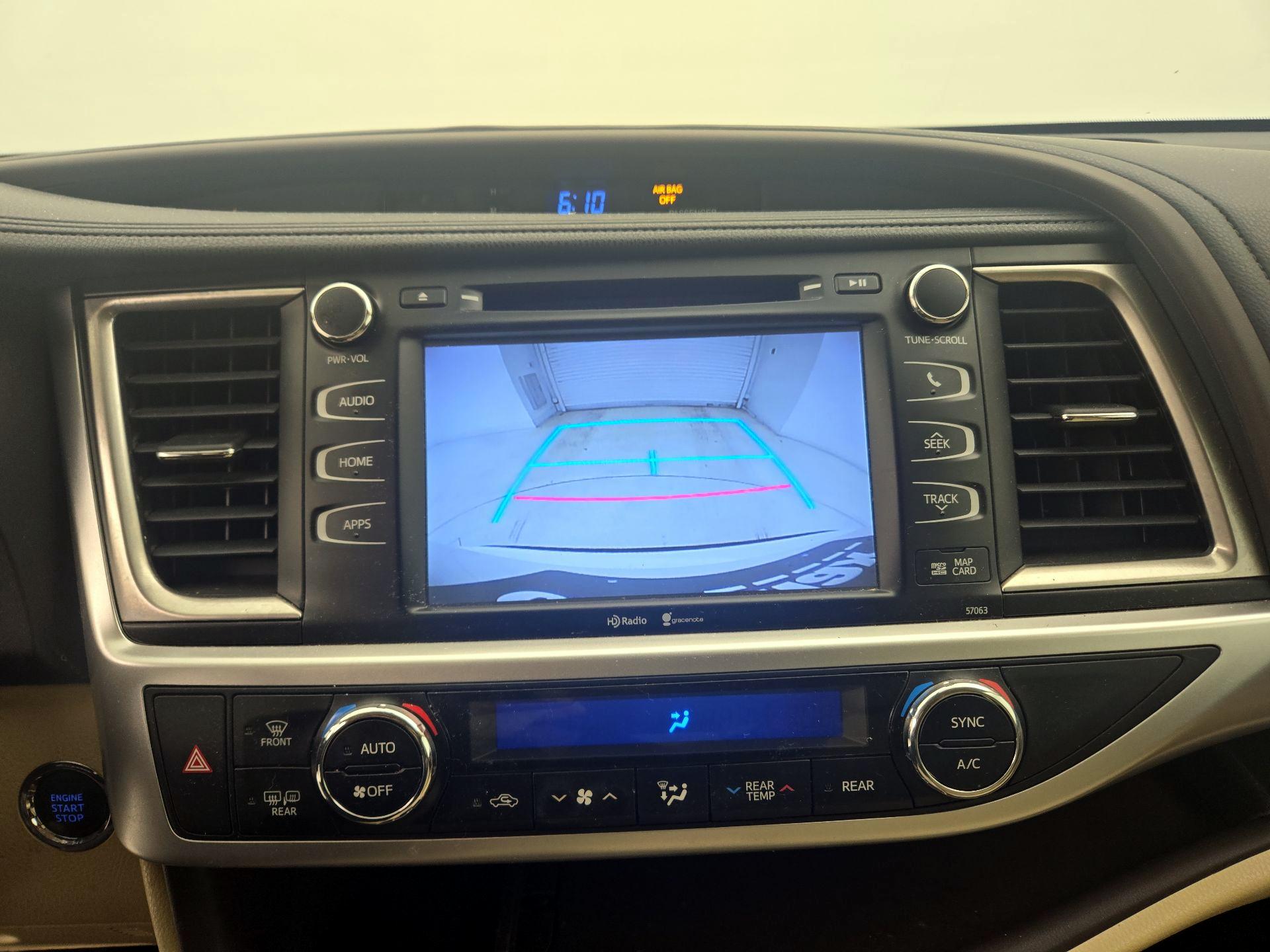 Thumbnail: 2015 Toyota Highlander - 14