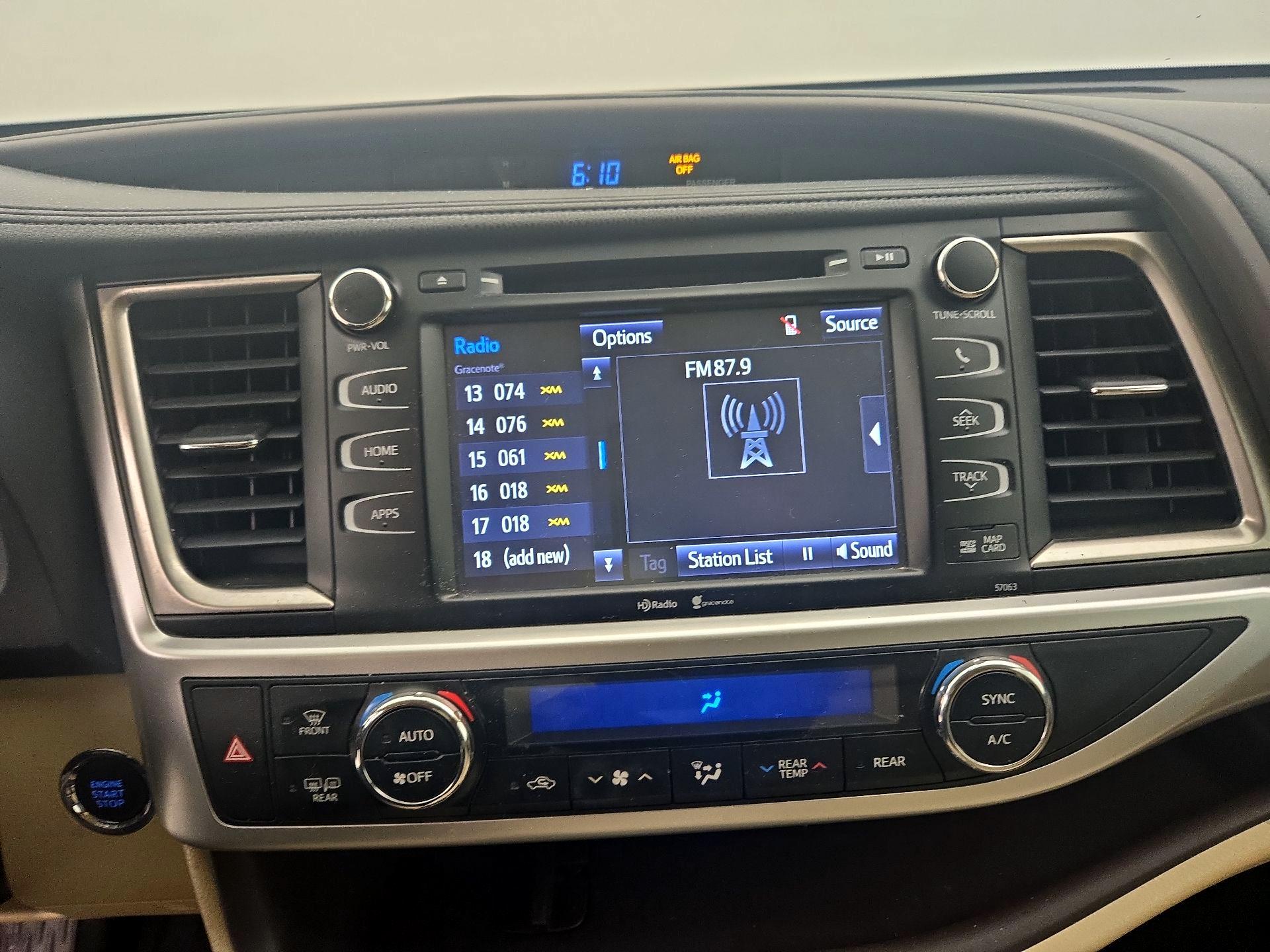 Thumbnail: 2015 Toyota Highlander - 15