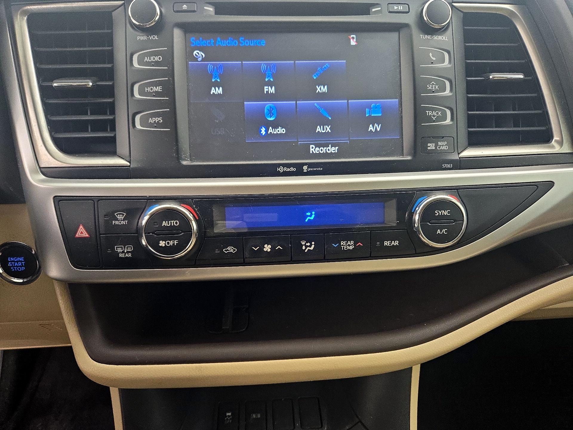 Thumbnail: 2015 Toyota Highlander - 16