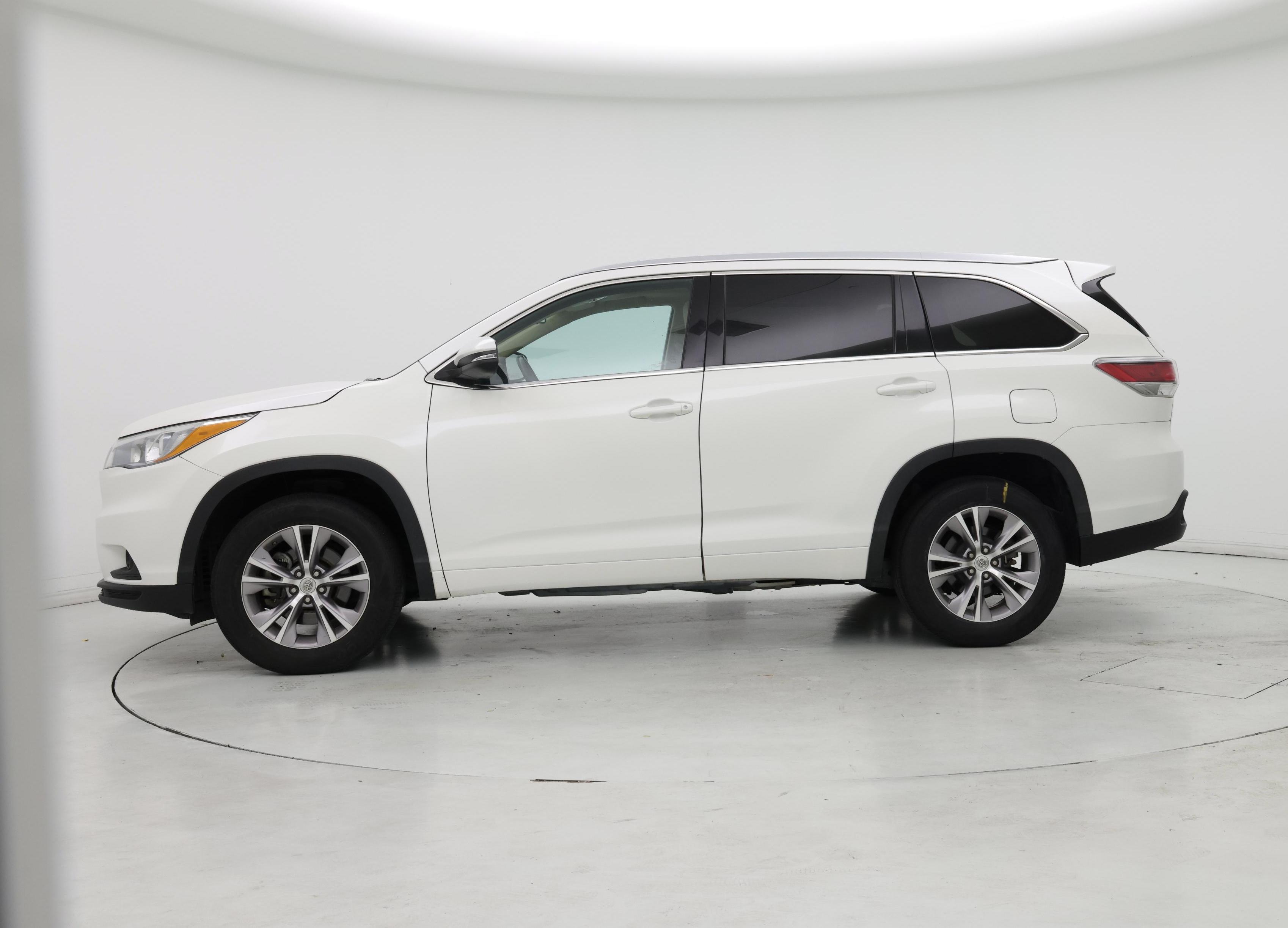 Thumbnail: 2015 Toyota Highlander - 3