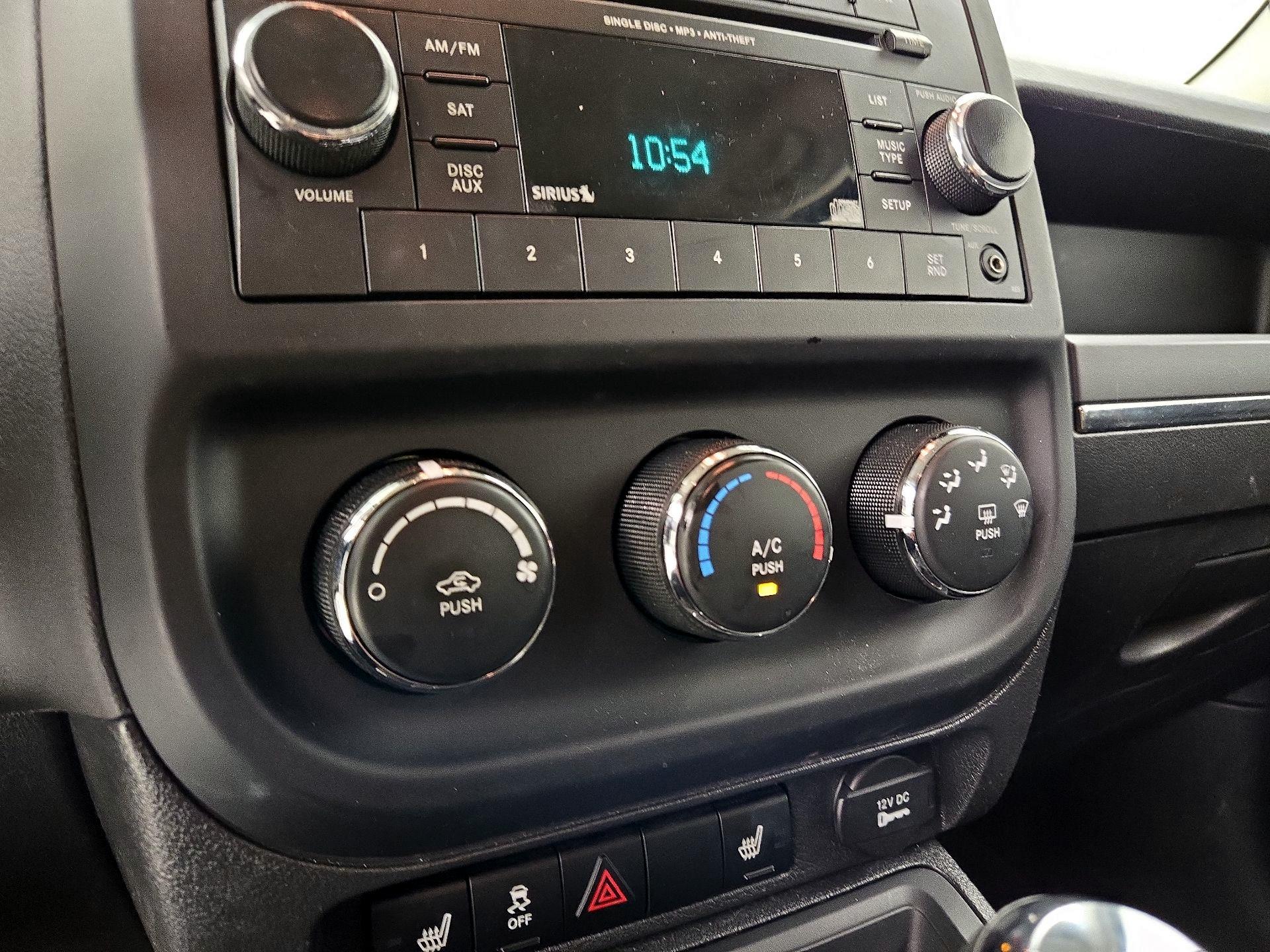 Thumbnail: 2016 Jeep Patriot - 15