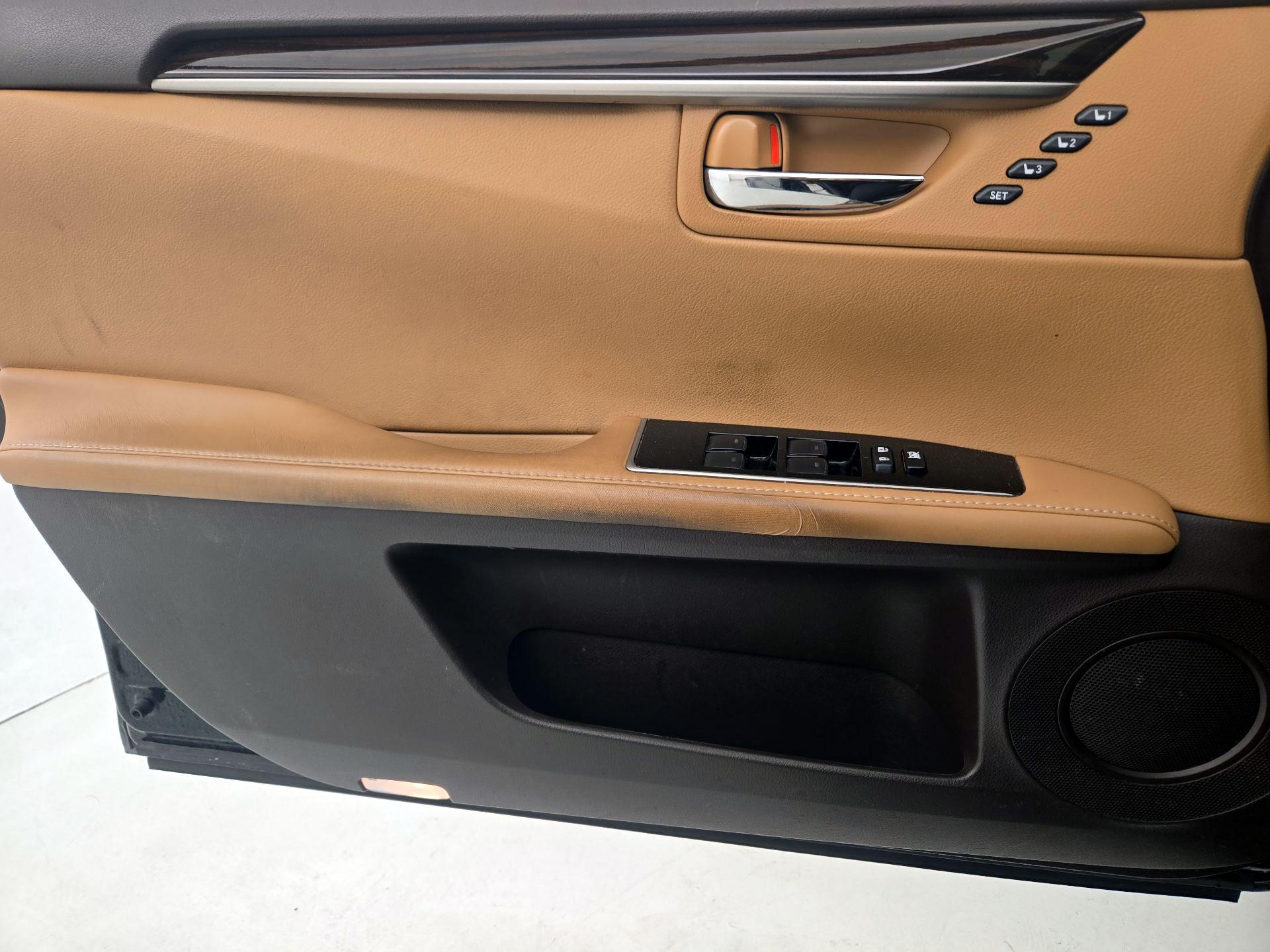 Thumbnail: 2016 Lexus ES - 12