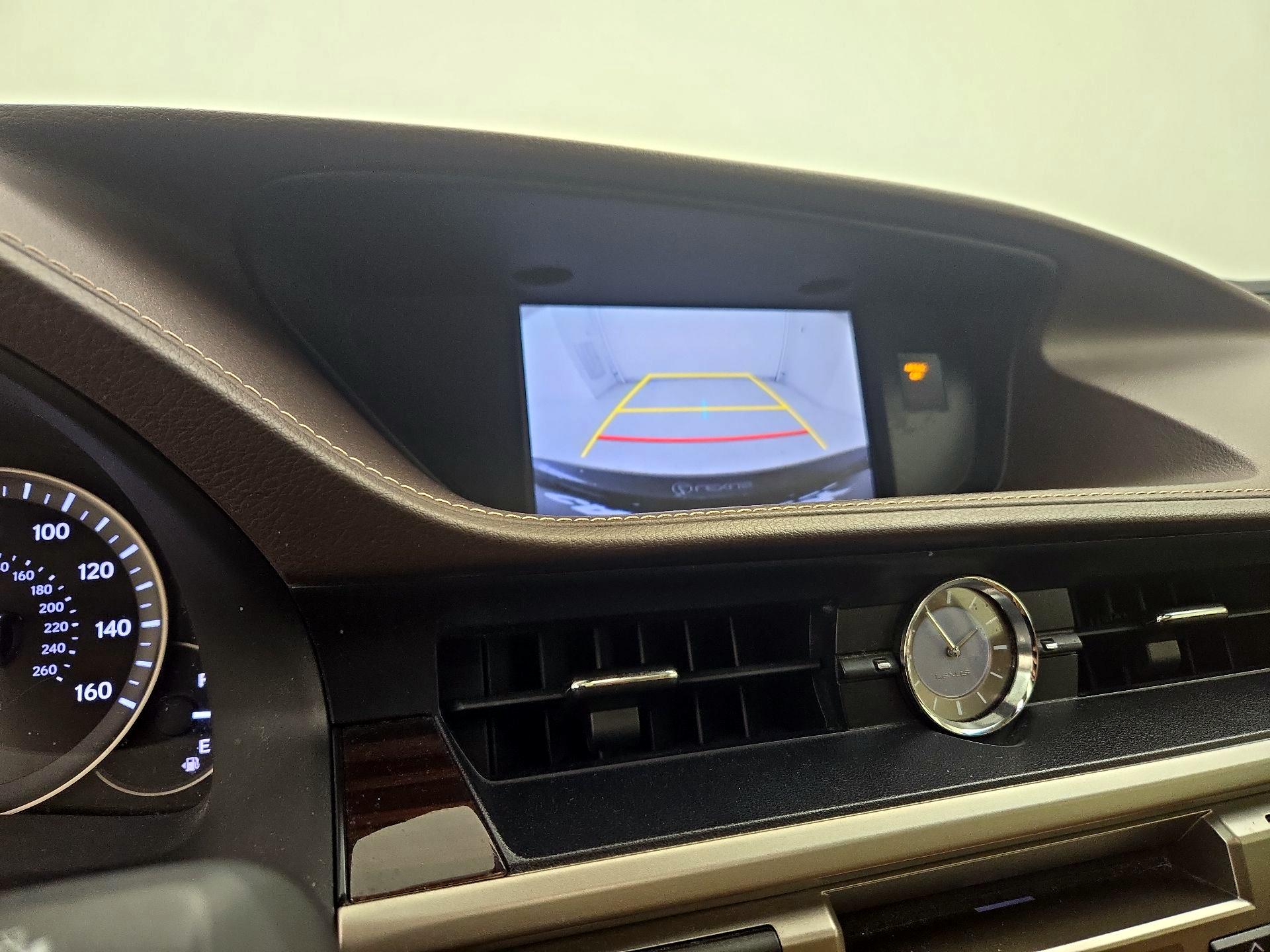 Thumbnail: 2016 Lexus ES - 14