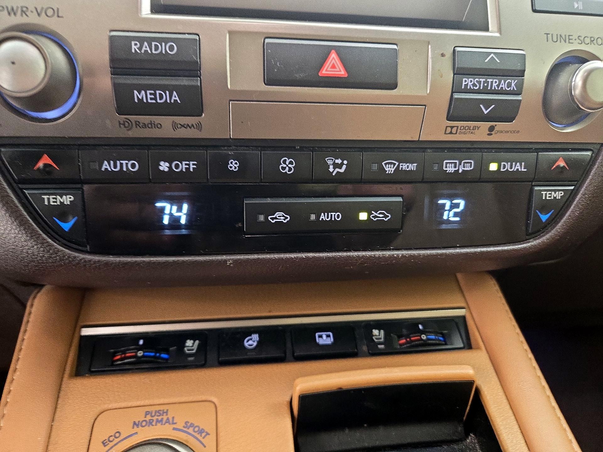 Thumbnail: 2016 Lexus ES - 16