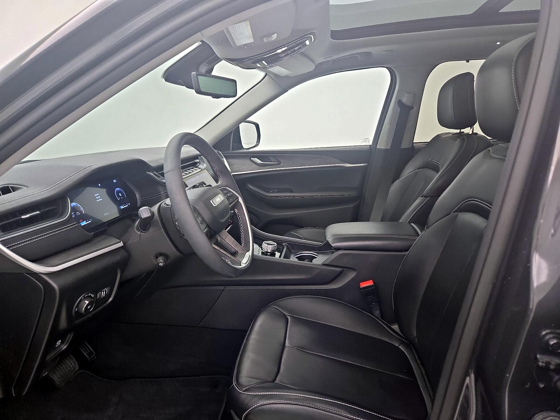 Thumbnail: 2023 Jeep Grand Cherokee - 11