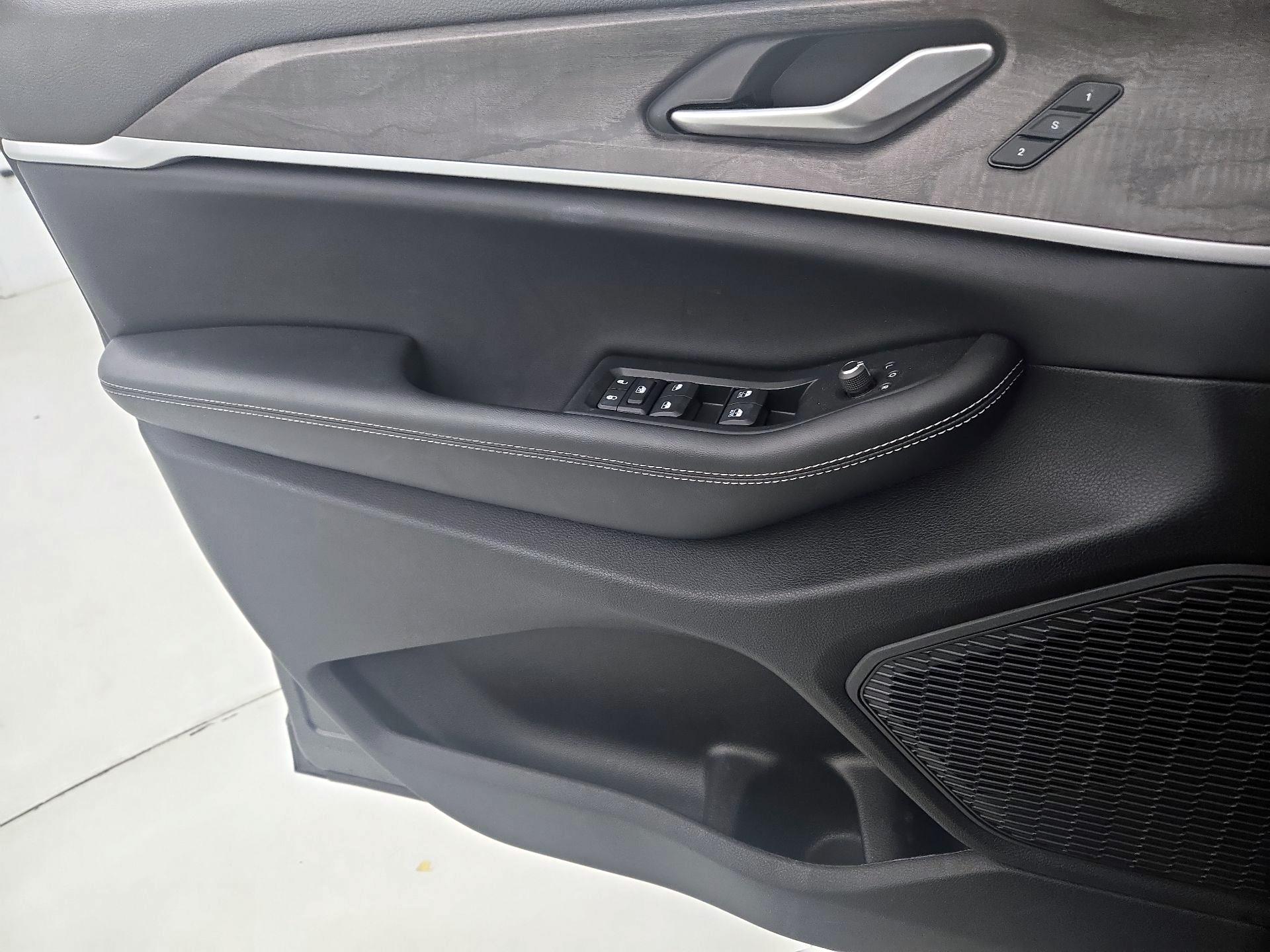 Thumbnail: 2023 Jeep Grand Cherokee - 12