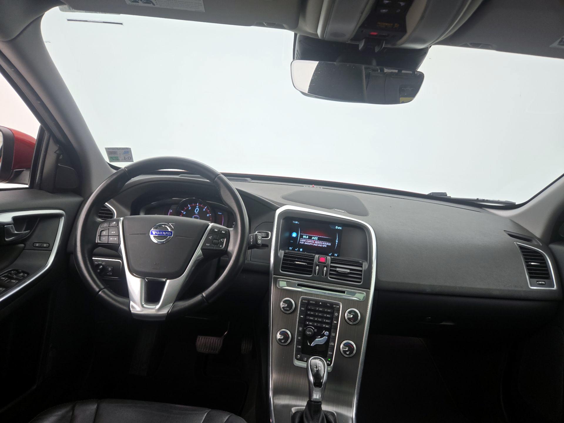 Thumbnail: 2016 Volvo XC60 - 9