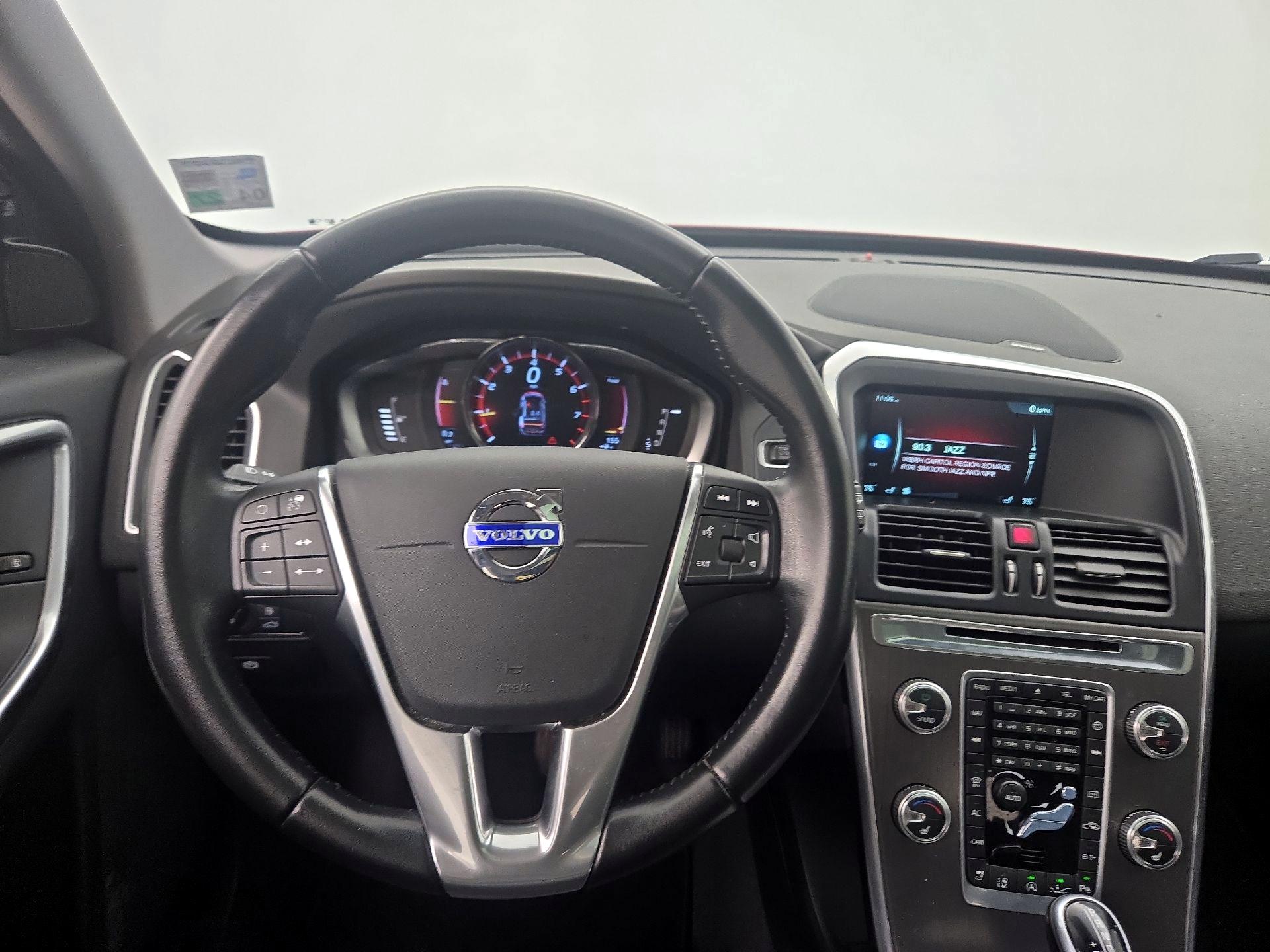 Thumbnail: 2016 Volvo XC60 - 10