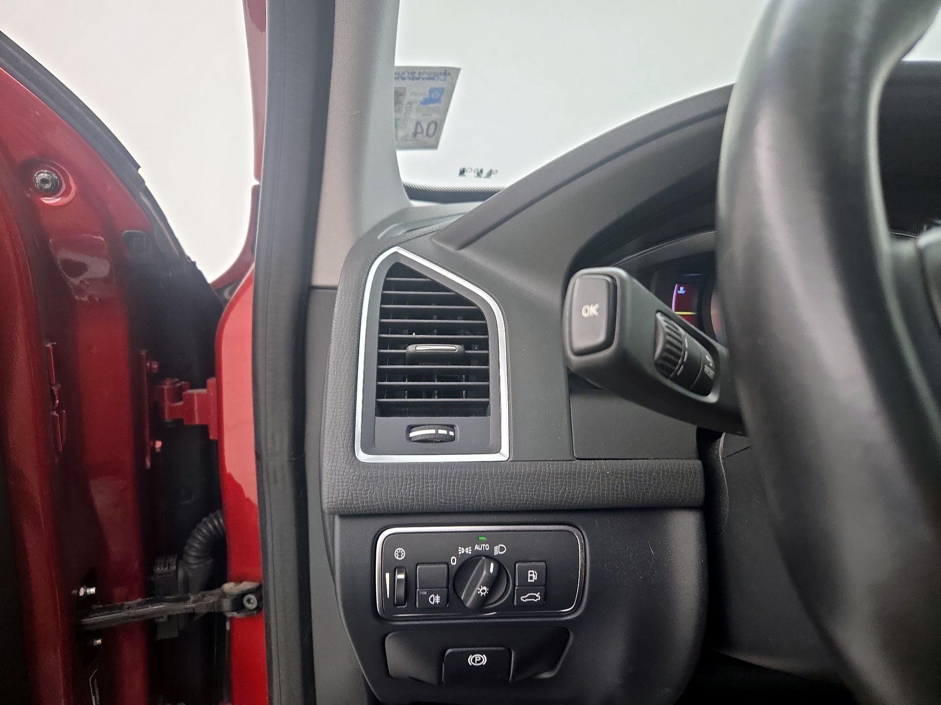 Thumbnail: 2016 Volvo XC60 - 13