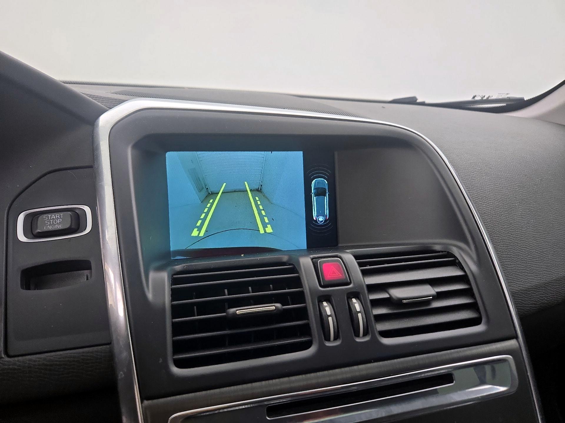 Thumbnail: 2016 Volvo XC60 - 14