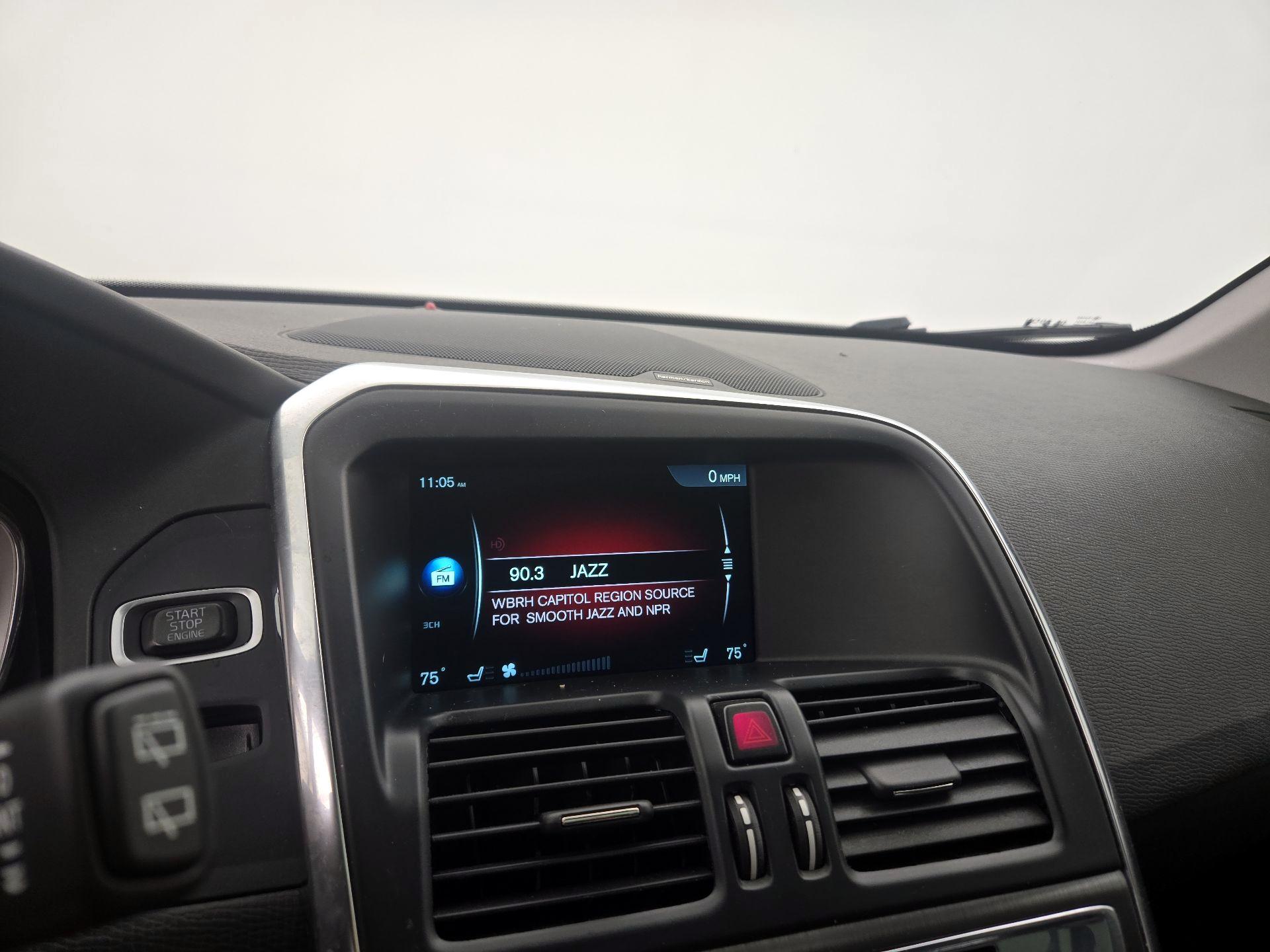 Thumbnail: 2016 Volvo XC60 - 15