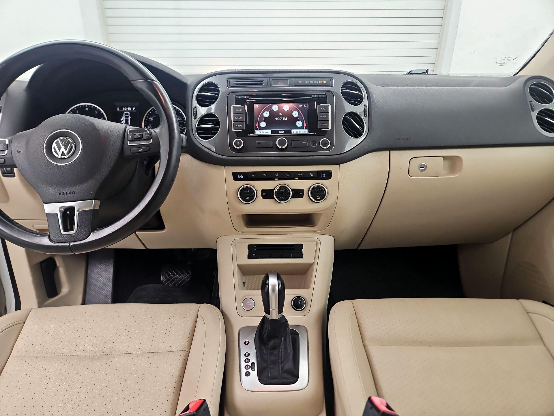 Thumbnail: 2015 Volkswagen Tiguan - 9