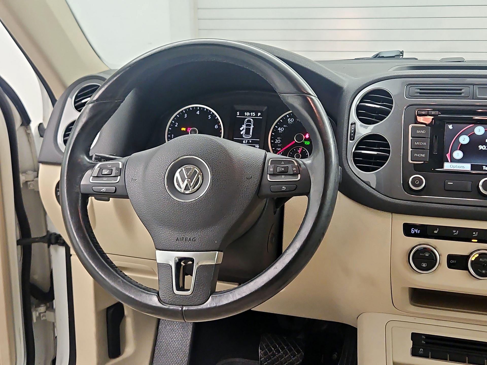 Thumbnail: 2015 Volkswagen Tiguan - 10