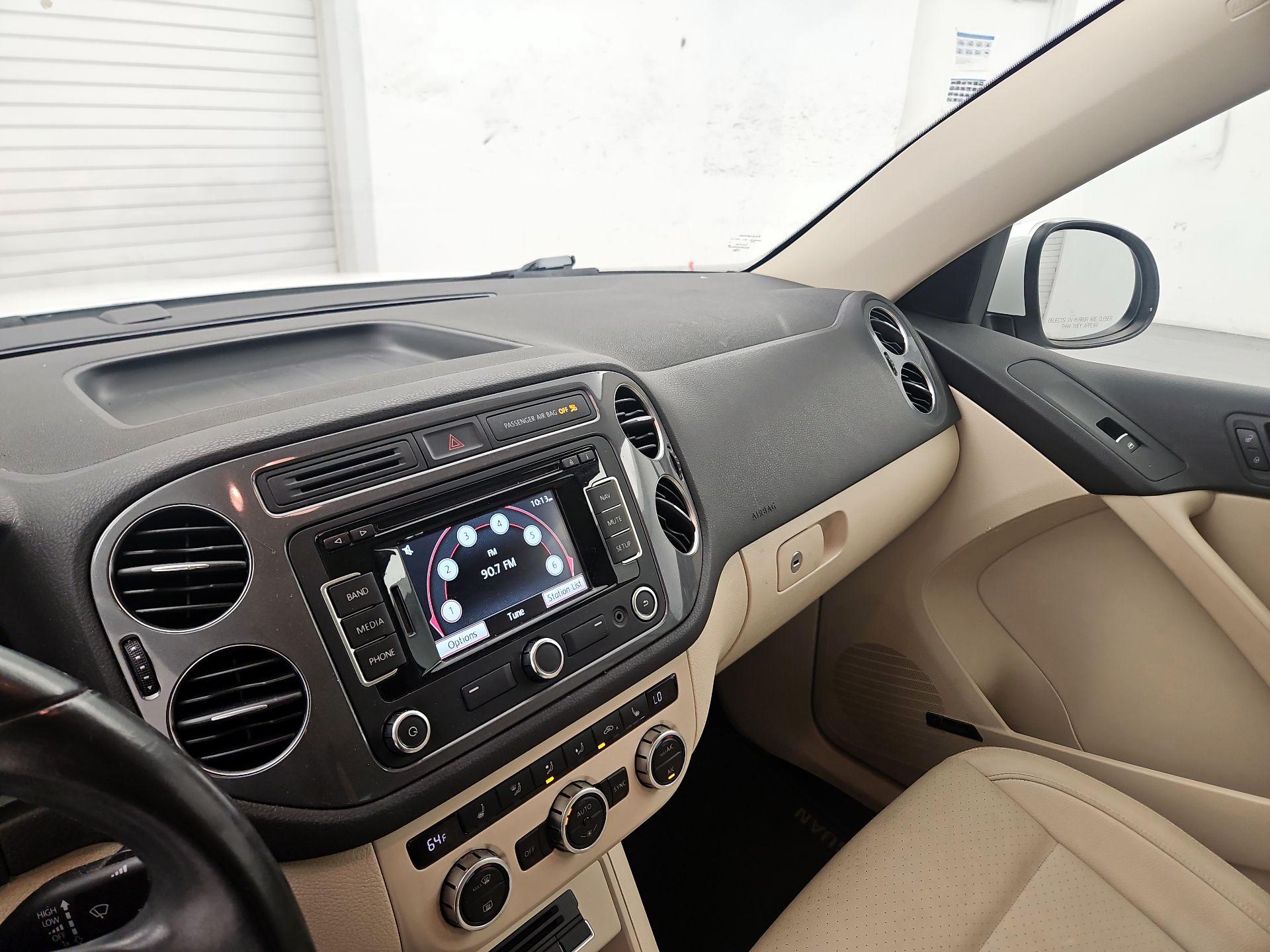 Thumbnail: 2015 Volkswagen Tiguan - 13