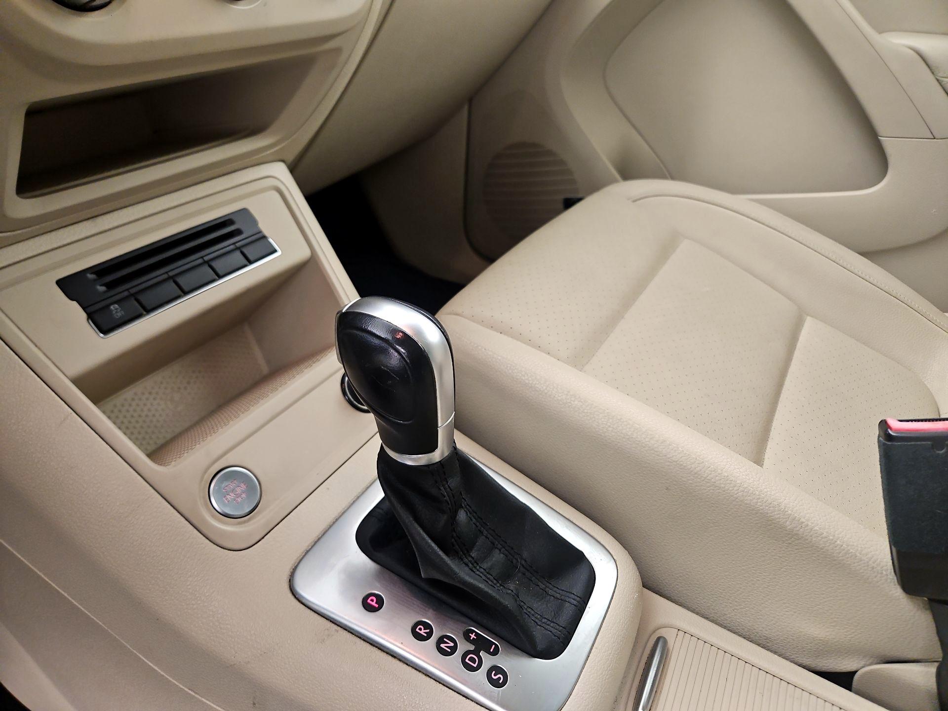 Thumbnail: 2015 Volkswagen Tiguan - 15