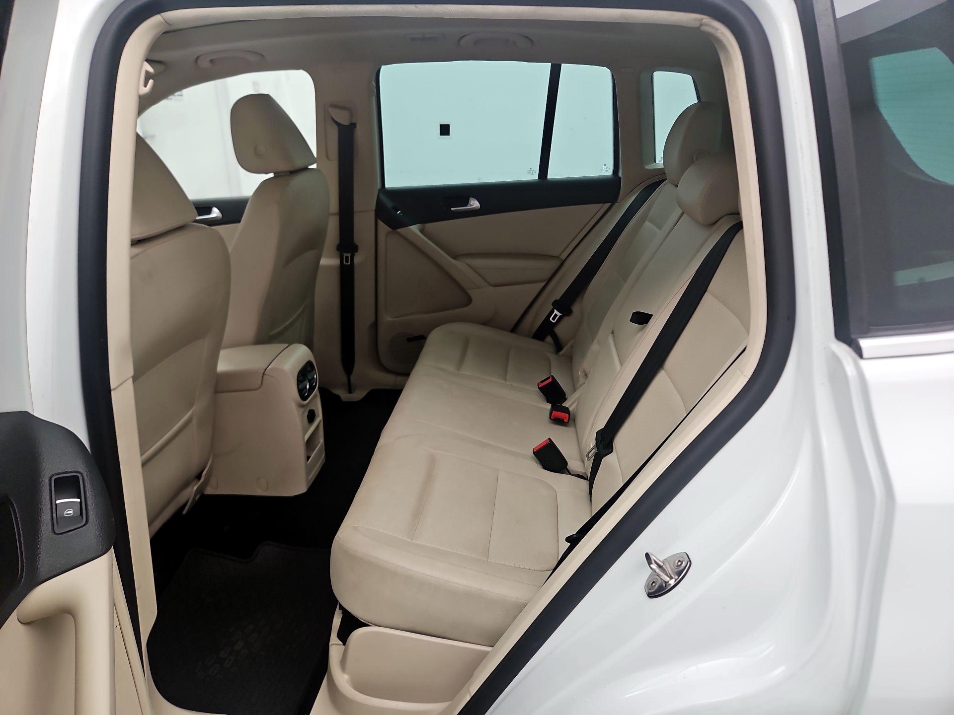 Thumbnail: 2015 Volkswagen Tiguan - 16