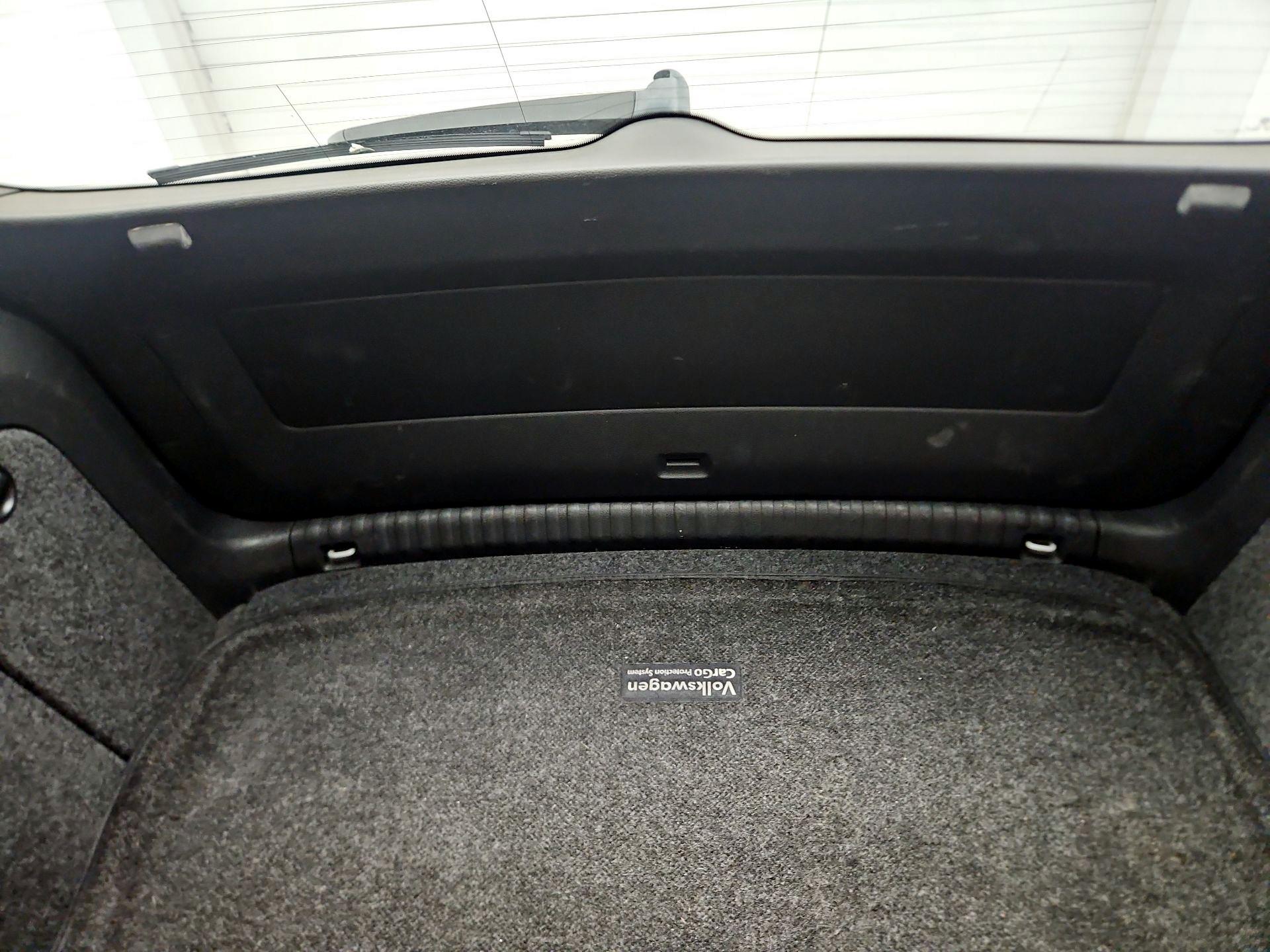 Thumbnail: 2015 Volkswagen Tiguan - 17