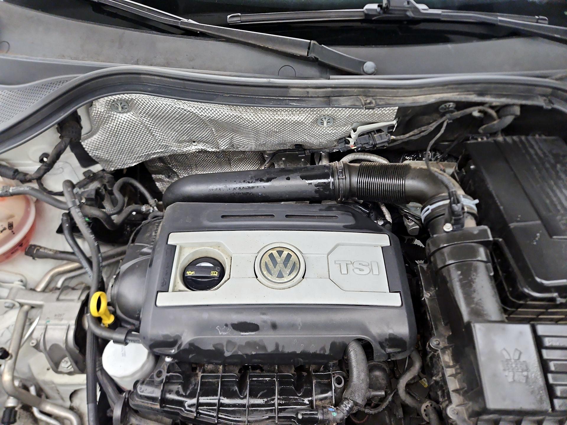 Thumbnail: 2015 Volkswagen Tiguan - 18