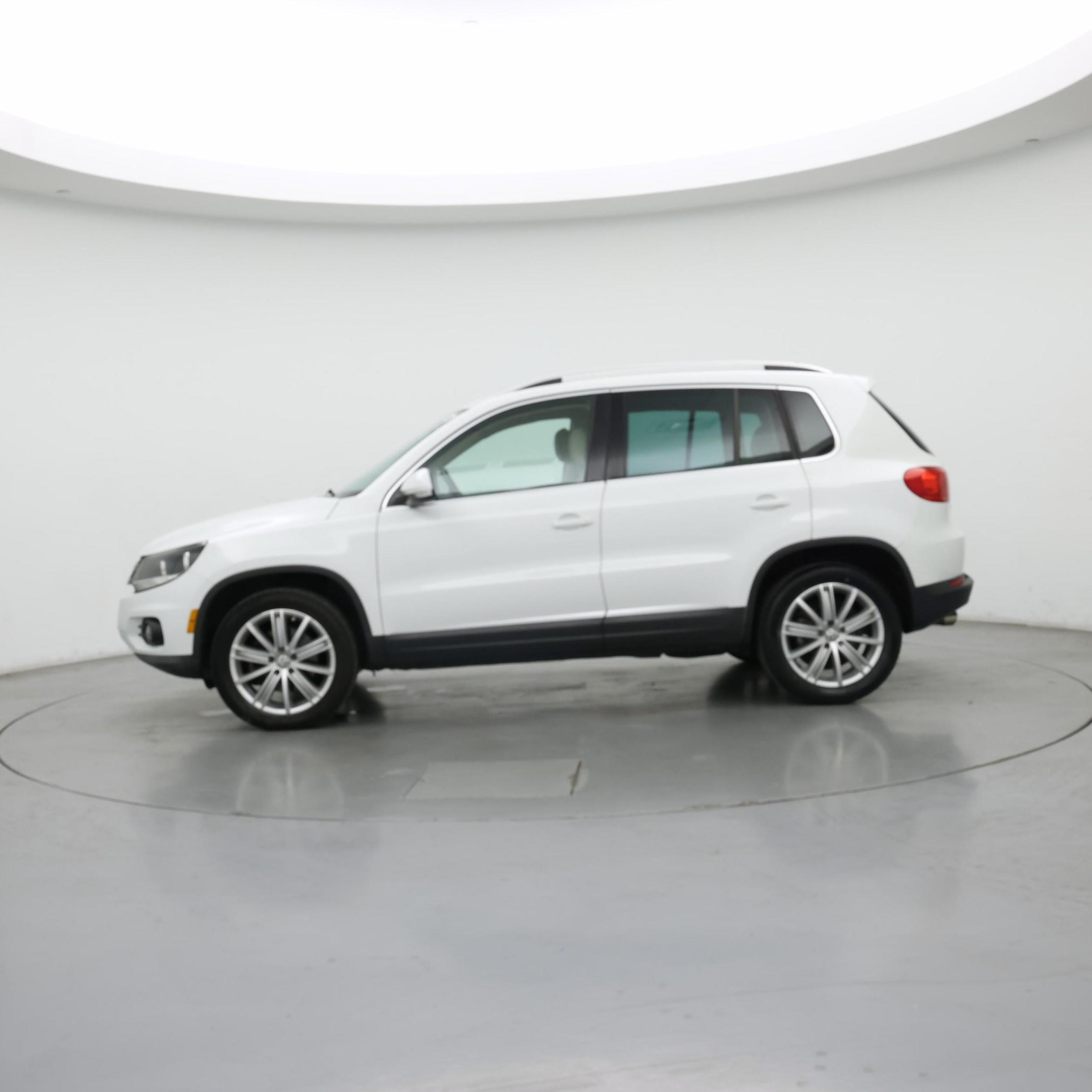 Thumbnail: 2015 Volkswagen Tiguan - 3