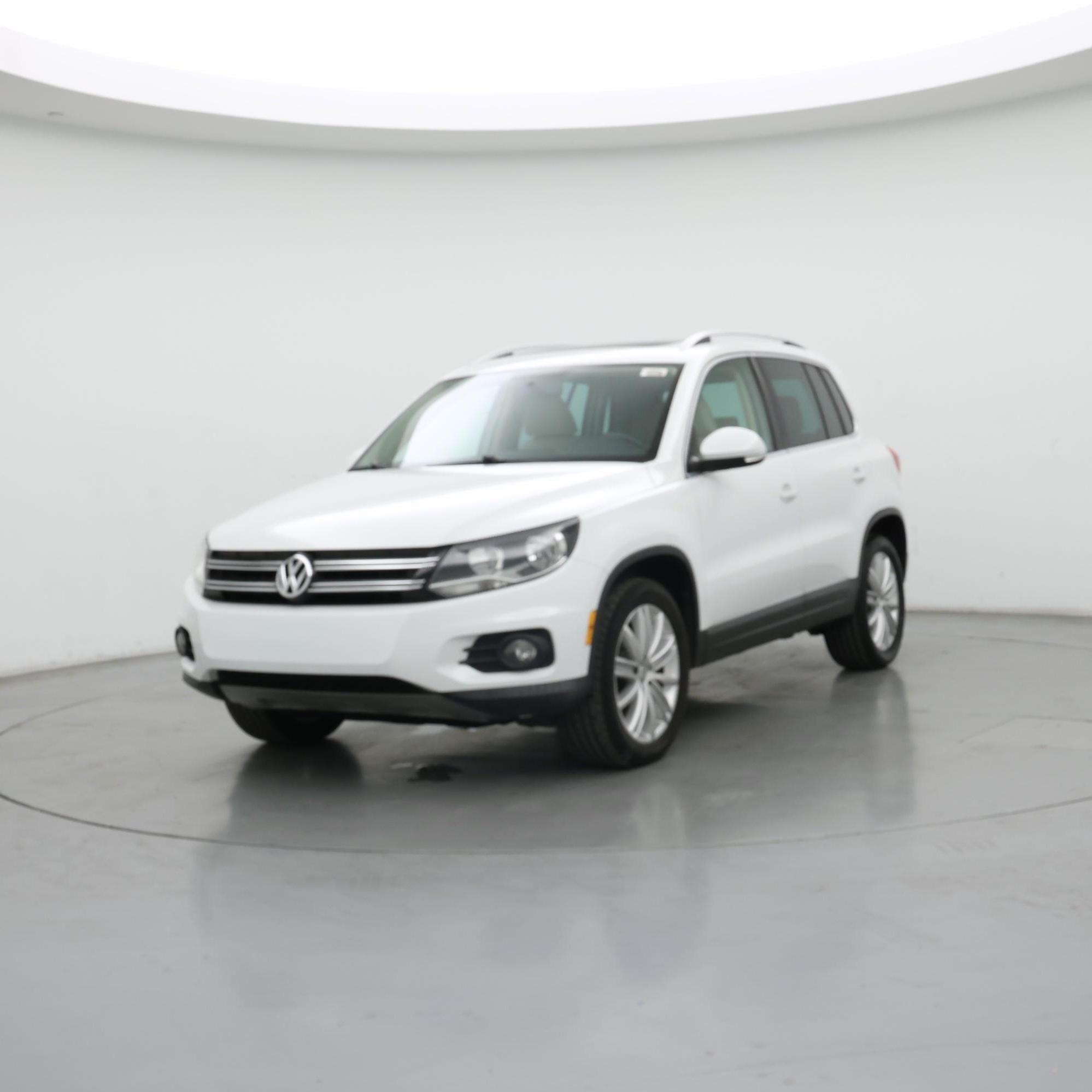 Thumbnail: 2015 Volkswagen Tiguan - 4