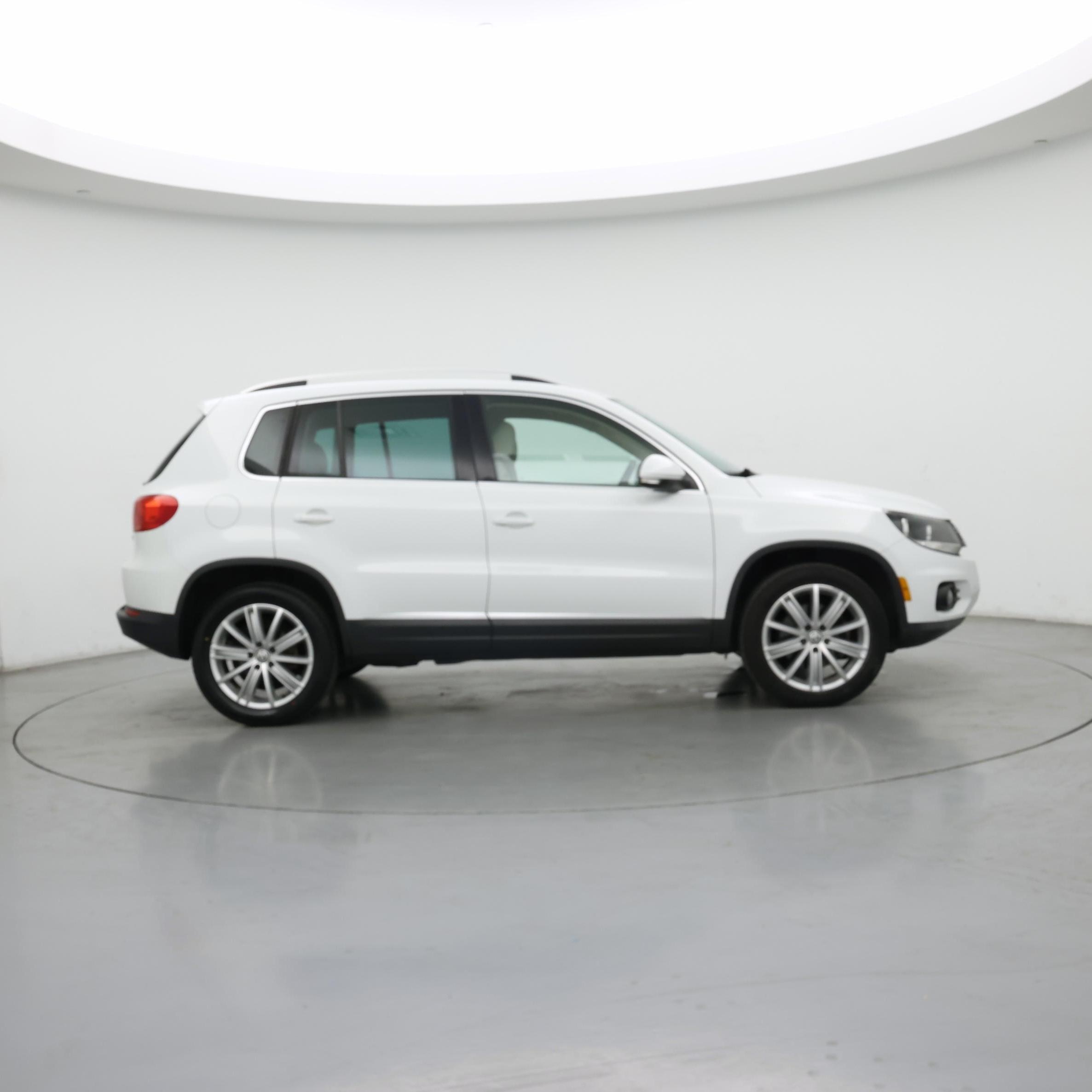 Thumbnail: 2015 Volkswagen Tiguan - 7