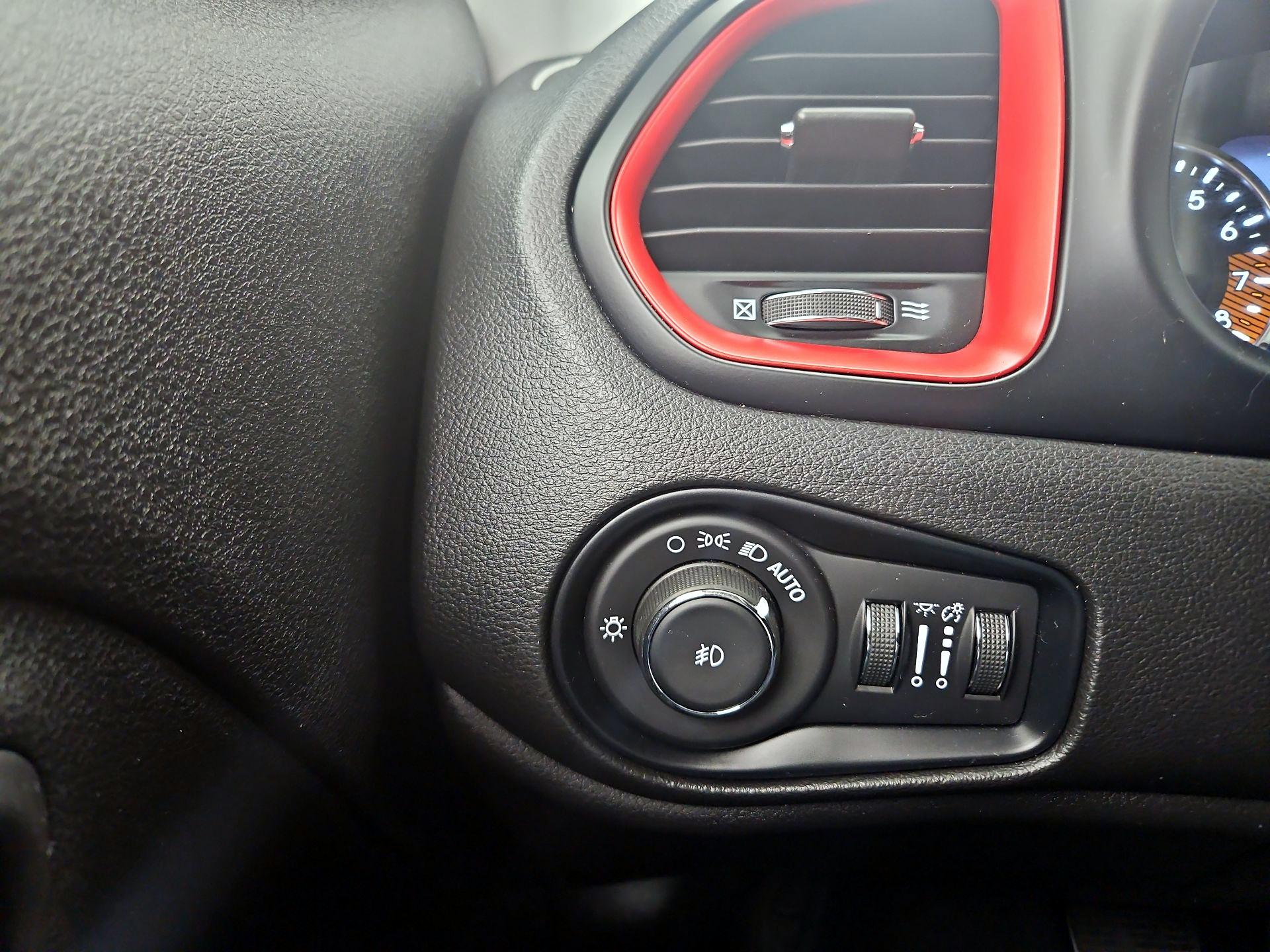 Thumbnail: 2022 Jeep Renegade - 13