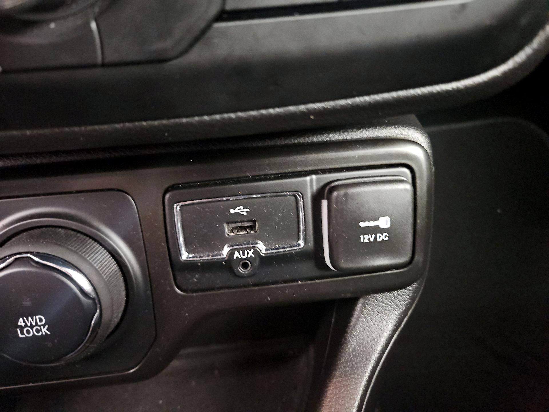 Thumbnail: 2022 Jeep Renegade - 18