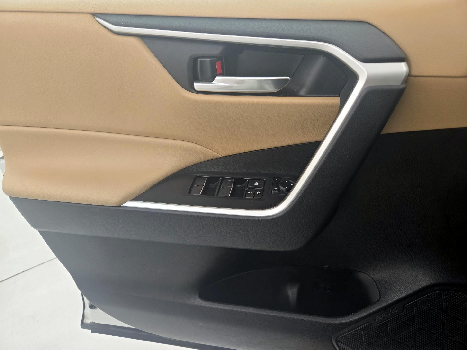 Thumbnail: 2021 Toyota RAV4 - 12