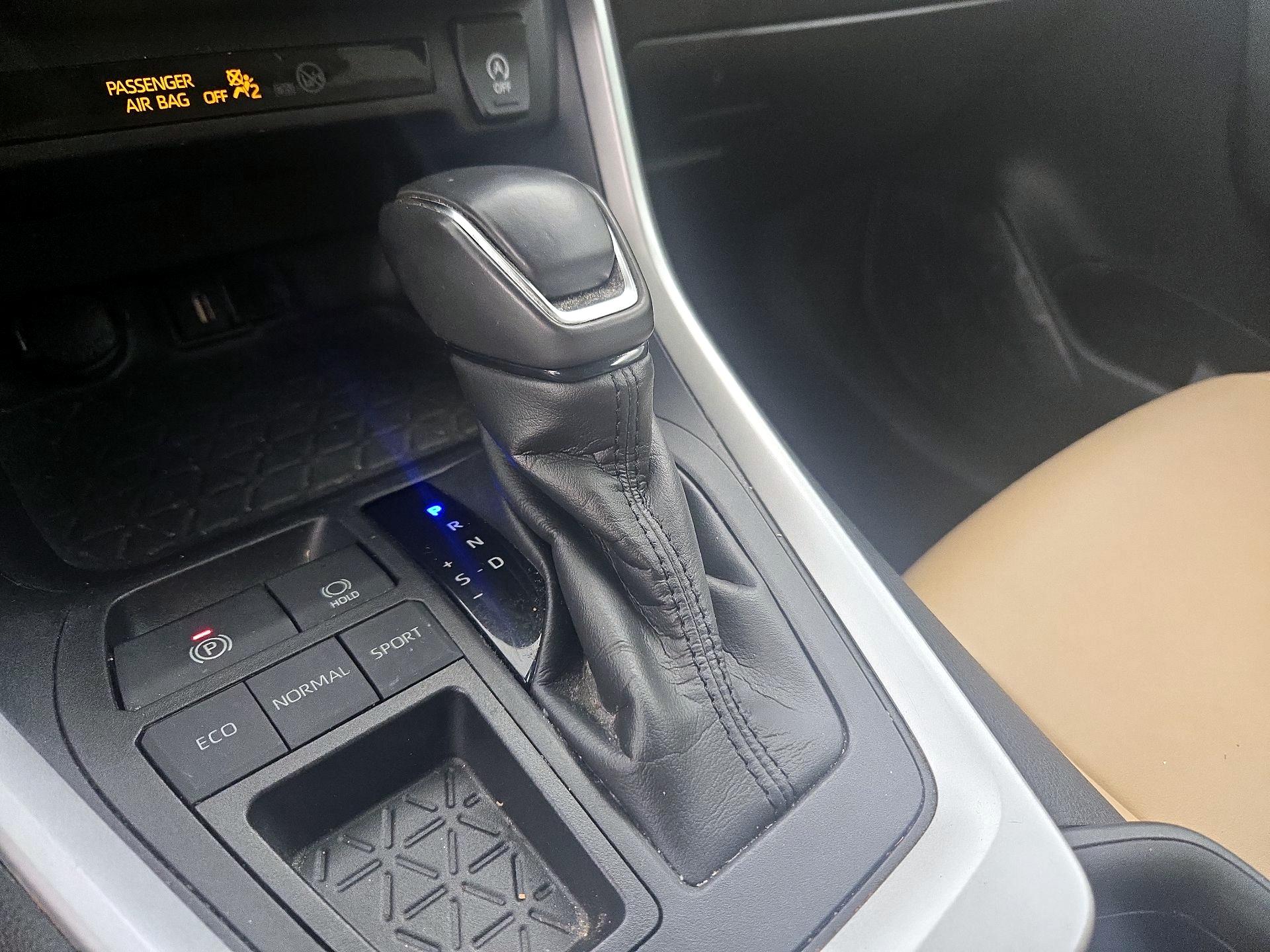 Thumbnail: 2021 Toyota RAV4 - 17