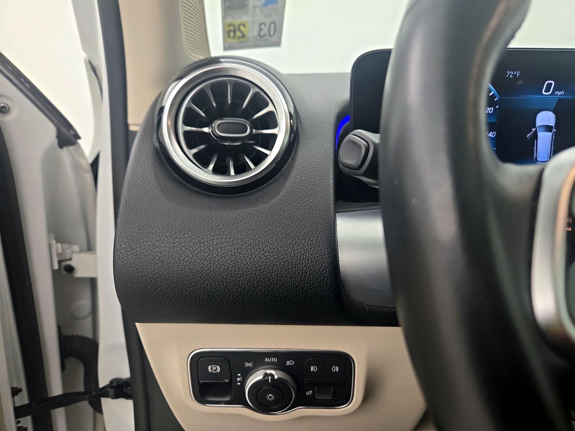 Thumbnail: 2022 Mercedes-Benz GLB - 13