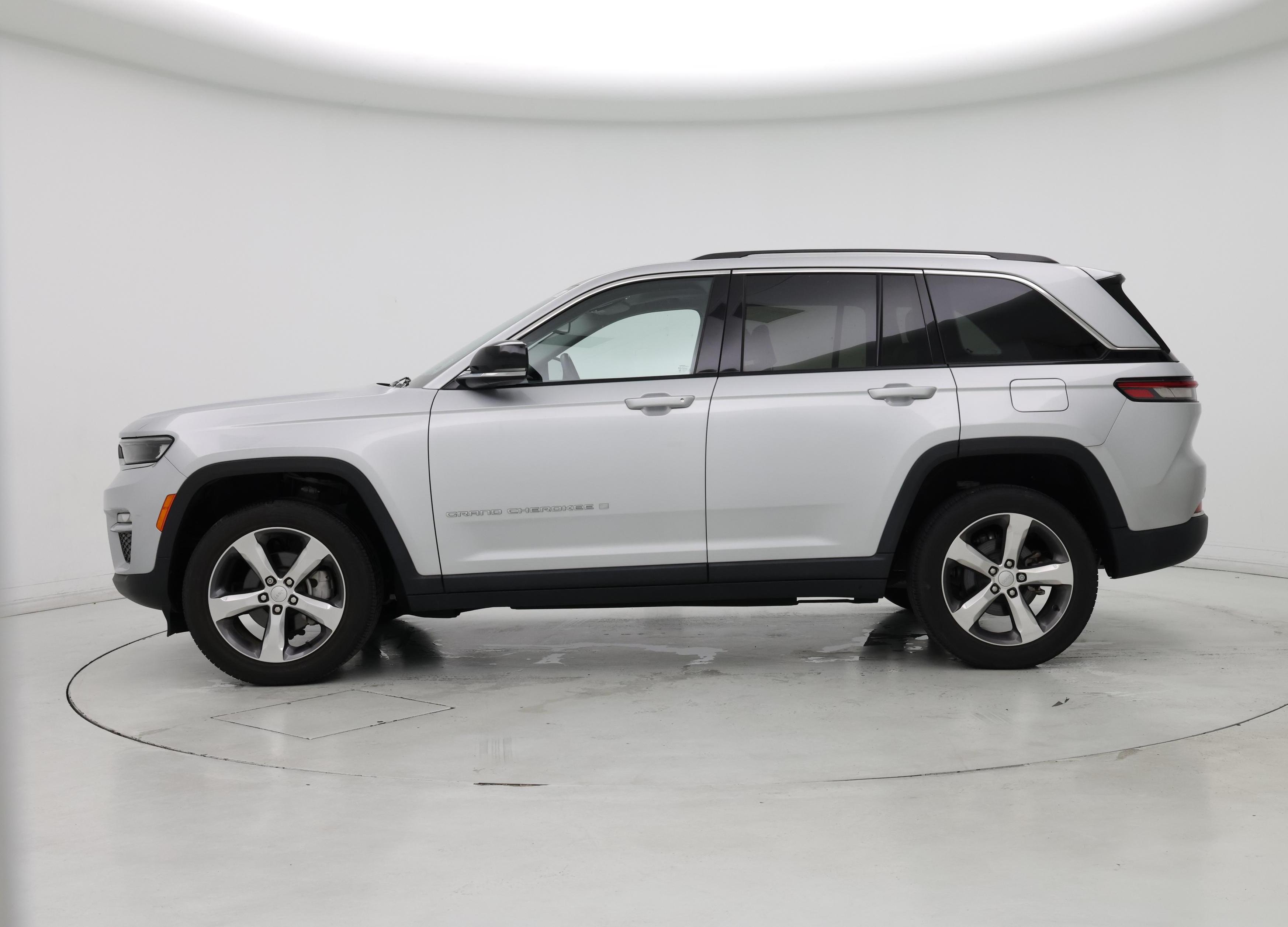 Thumbnail: 2022 Jeep Grand Cherokee - 3