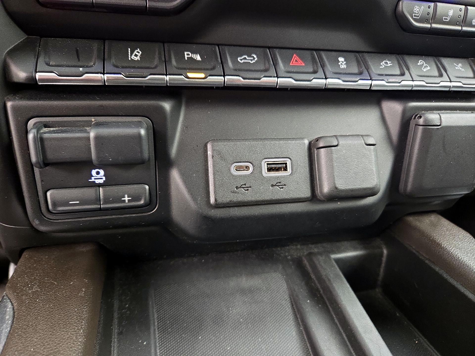 Thumbnail: 2021 GMC Sierra 2500 - 18