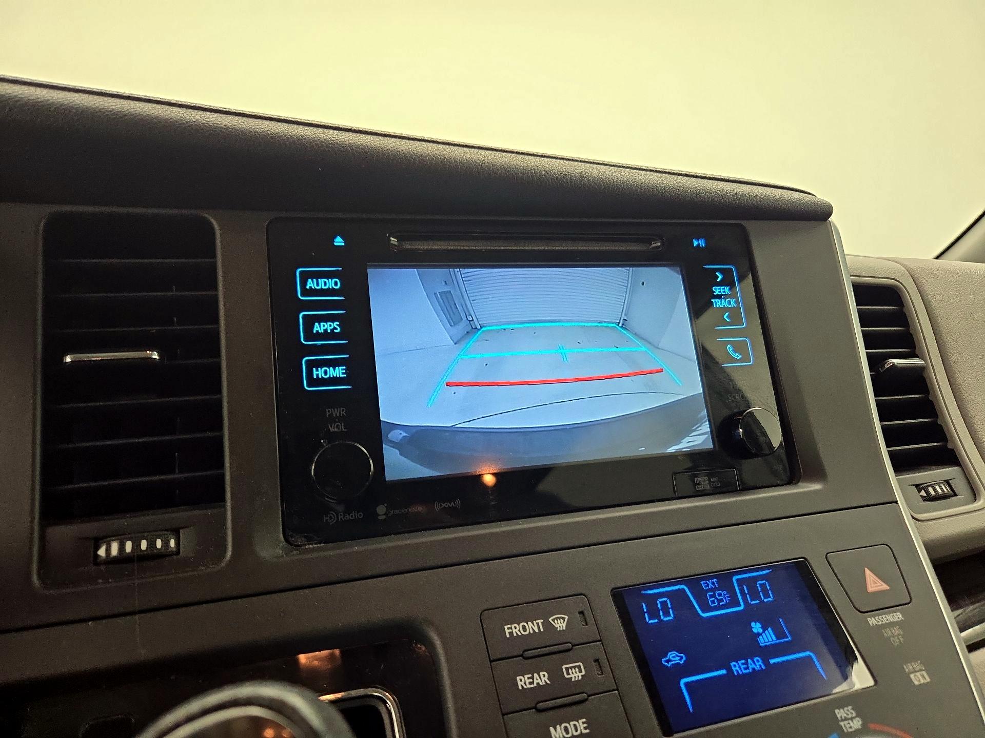 Thumbnail: 2016 Toyota Sienna - 14