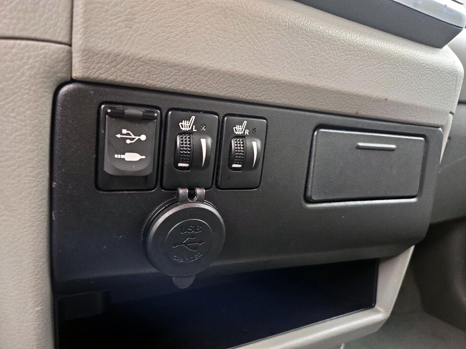 Thumbnail: 2016 Toyota Sienna - 18