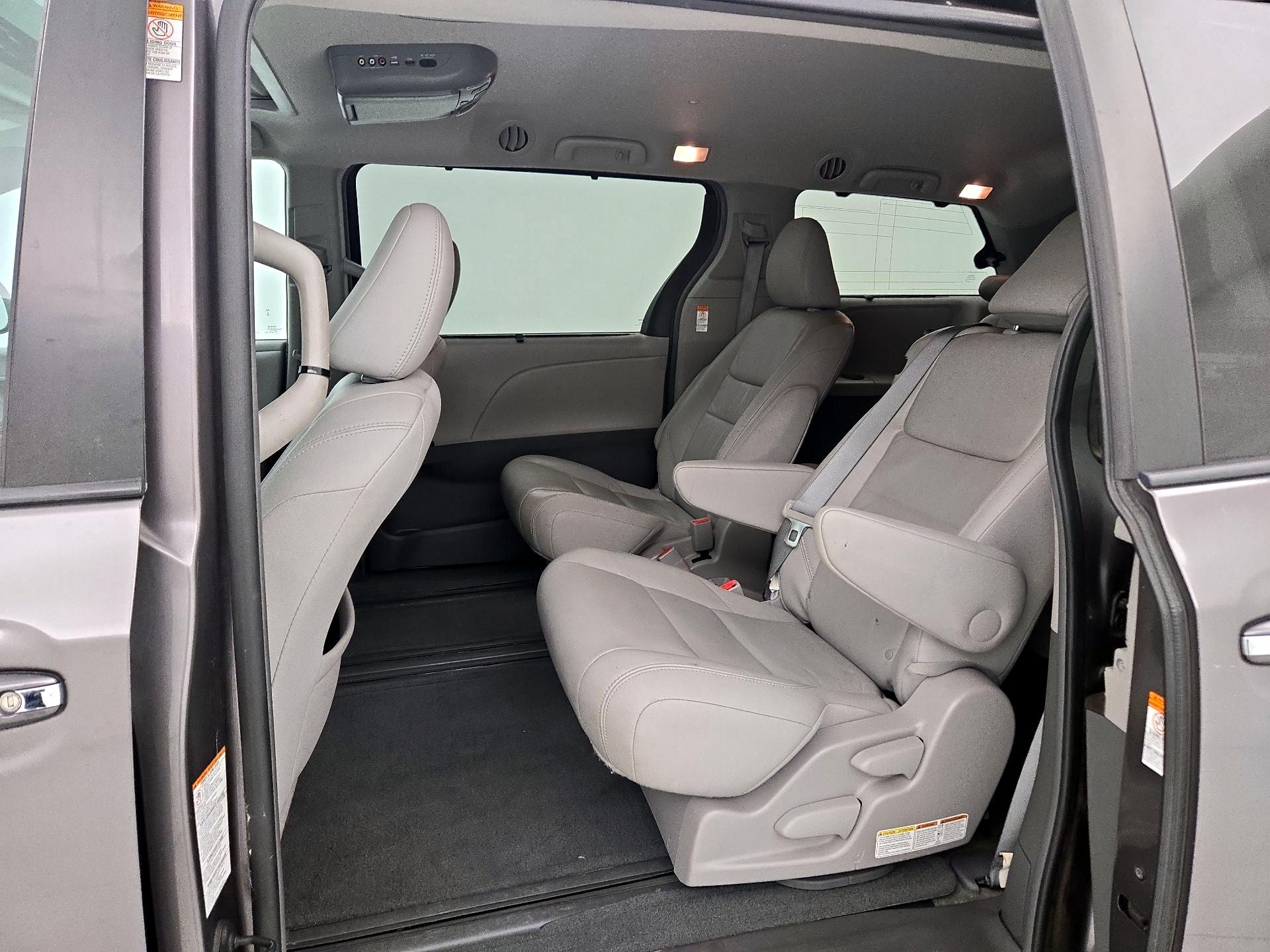 Thumbnail: 2016 Toyota Sienna - 20