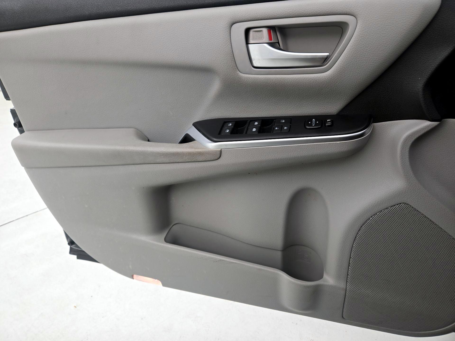 Thumbnail: 2015 Toyota Camry - 12