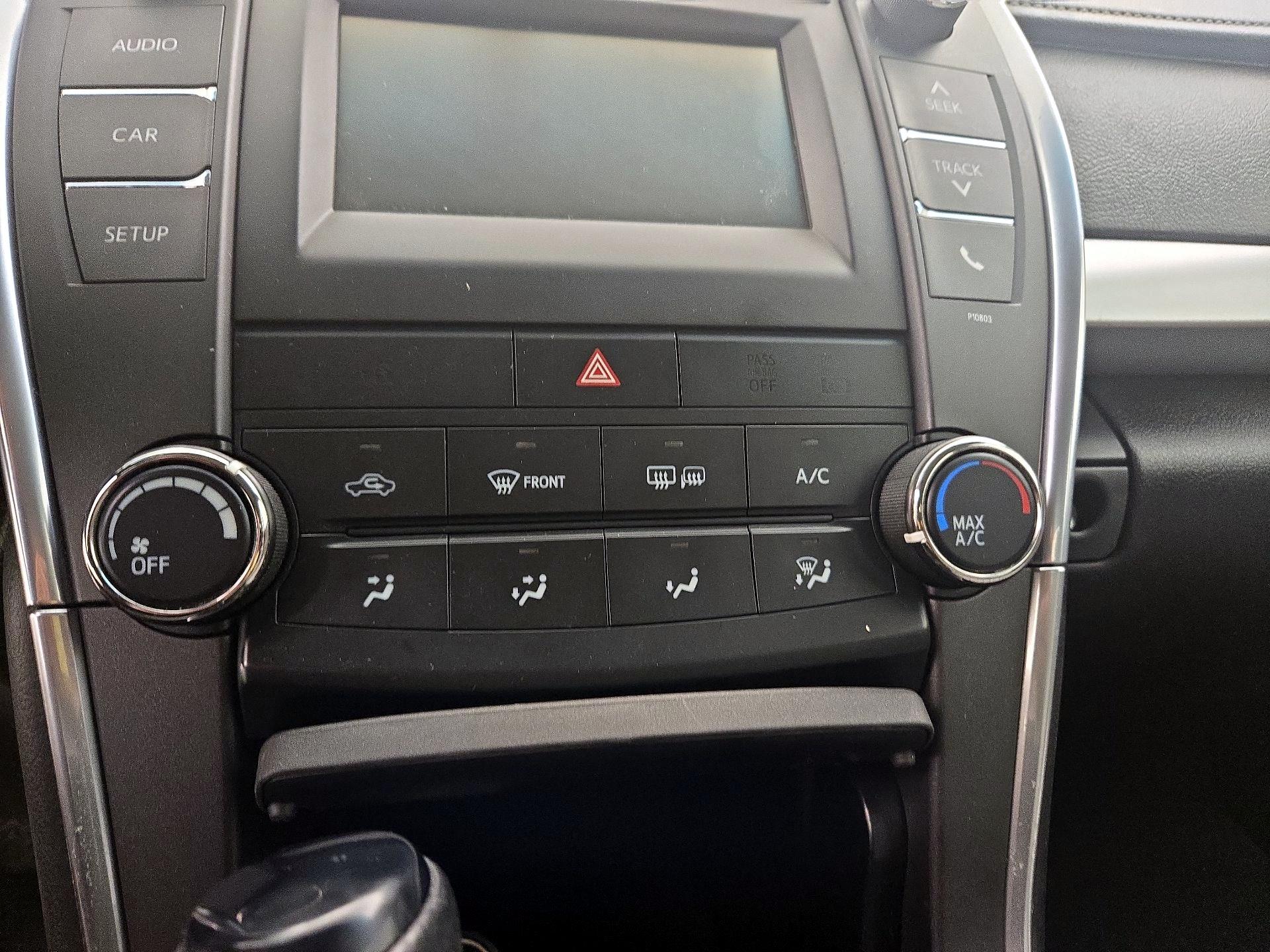 Thumbnail: 2015 Toyota Camry - 16