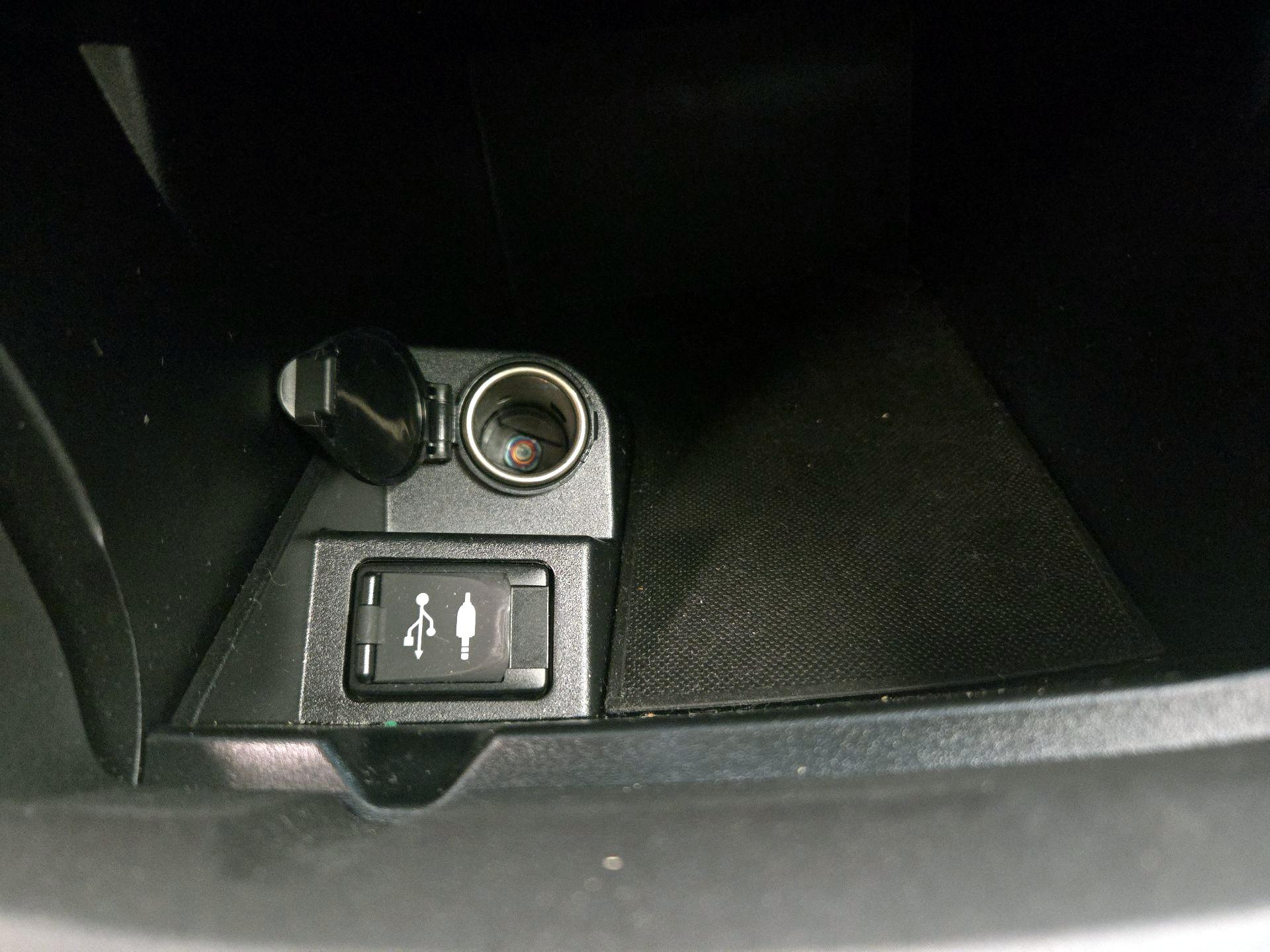 Thumbnail: 2015 Toyota Camry - 18