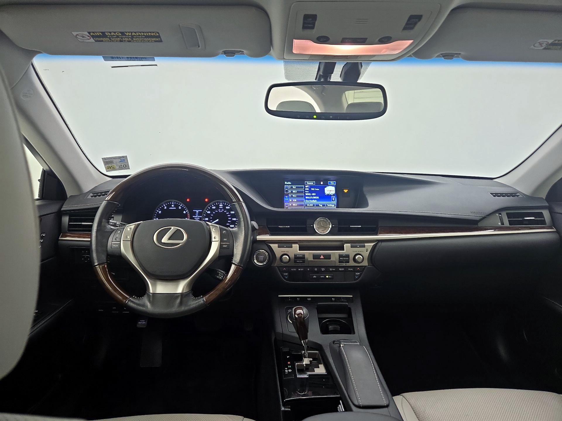 Thumbnail: 2015 Lexus ES - 9