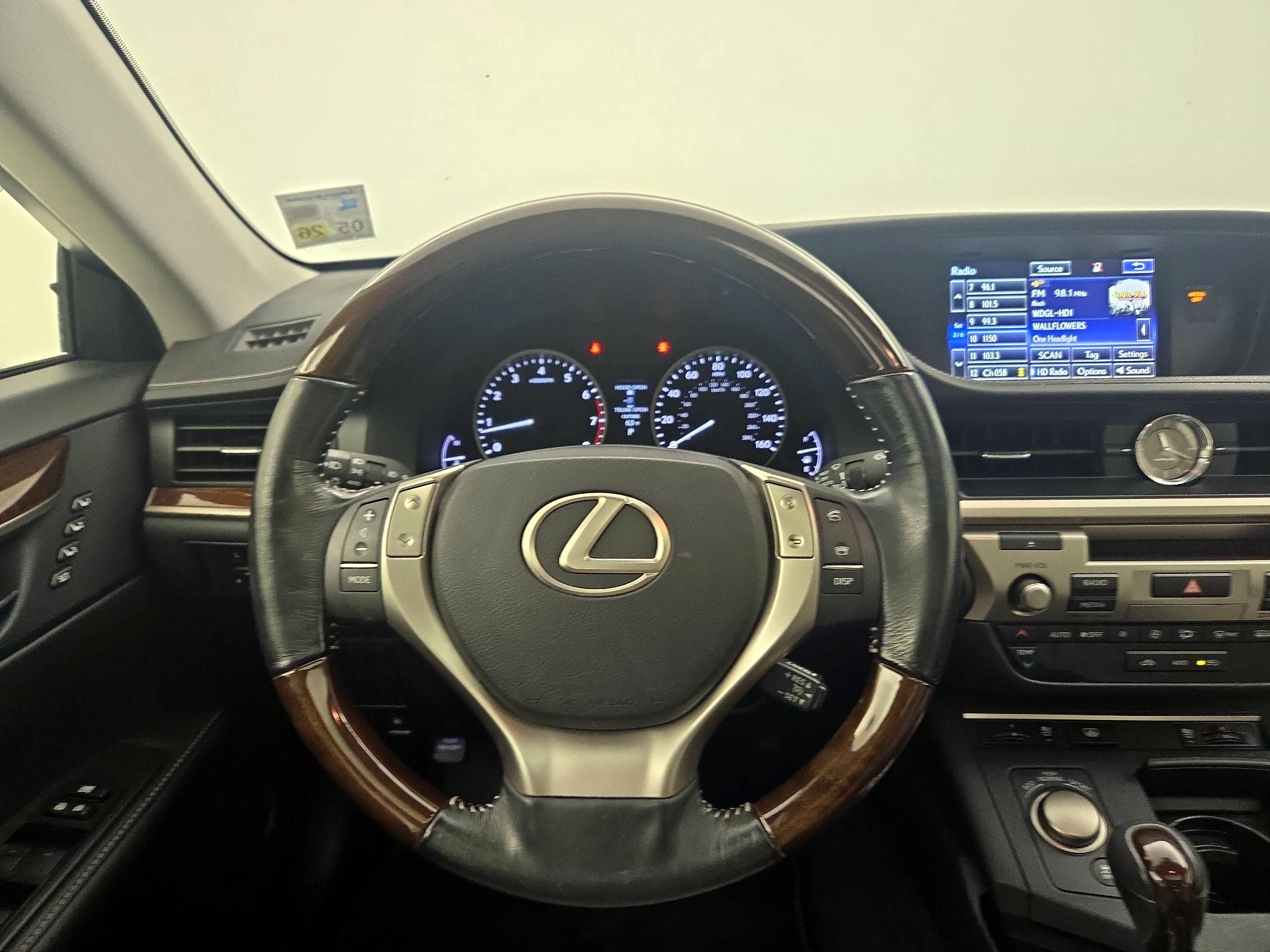 Thumbnail: 2015 Lexus ES - 10