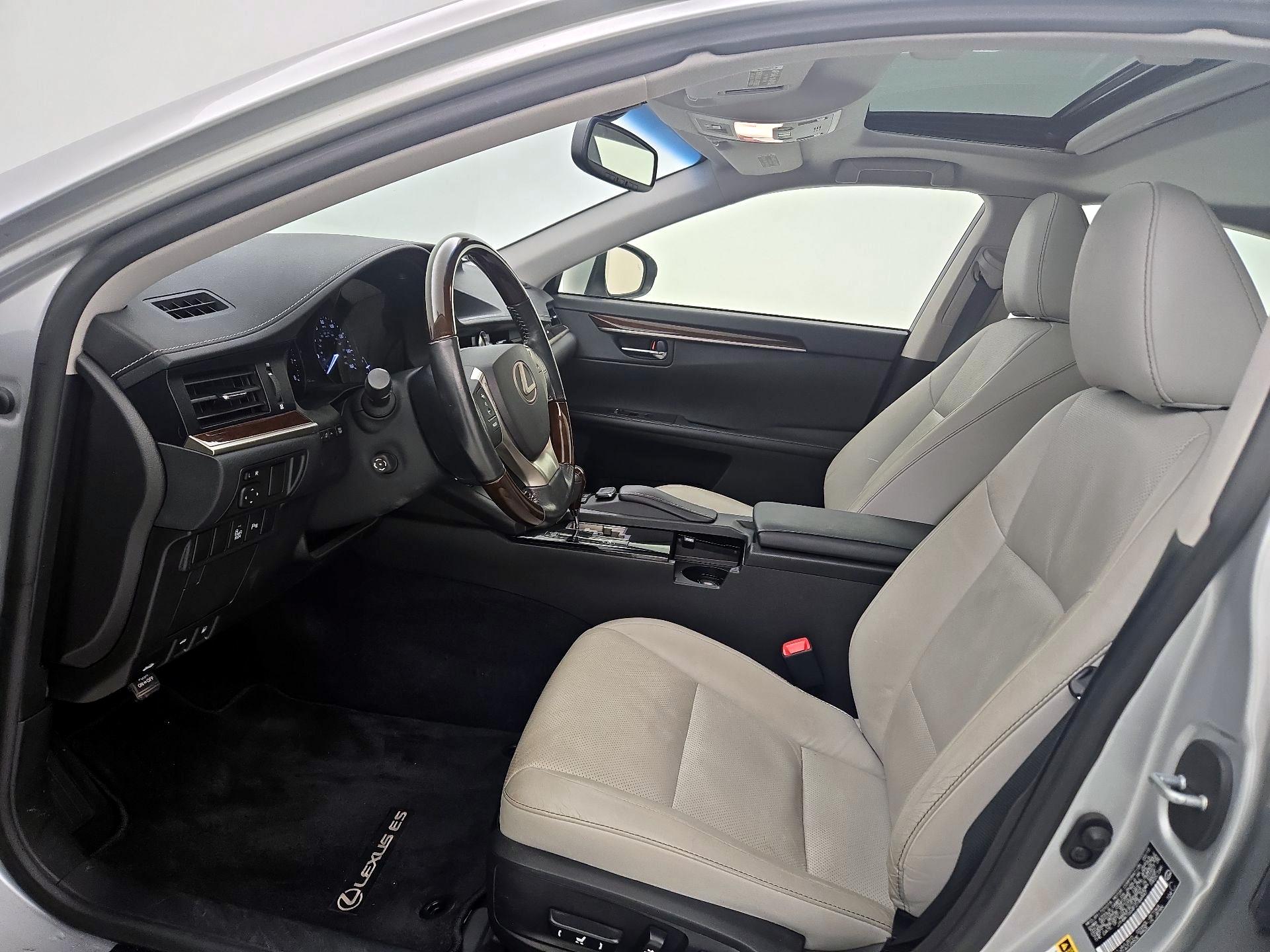 Thumbnail: 2015 Lexus ES - 11