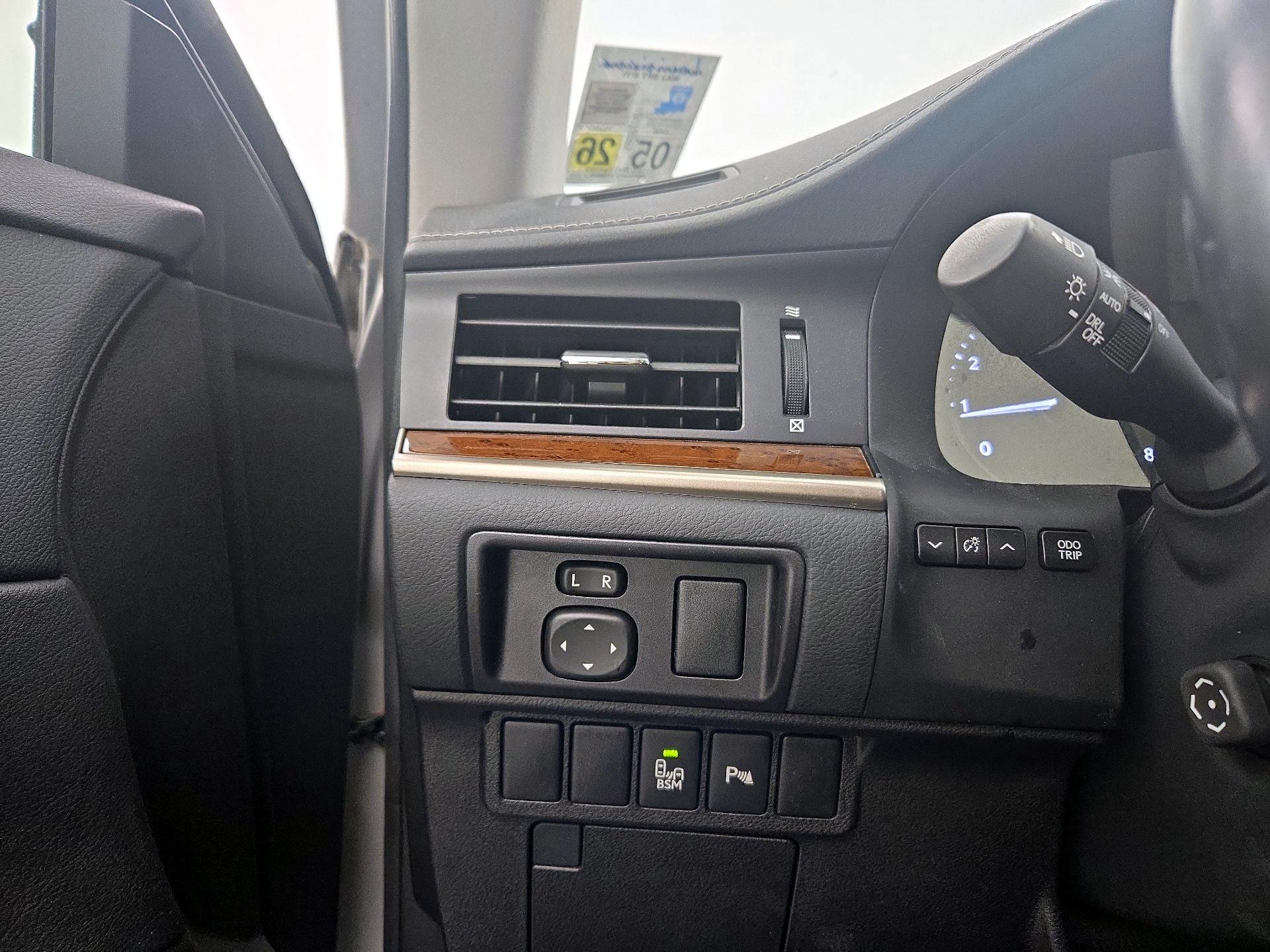 Thumbnail: 2015 Lexus ES - 13