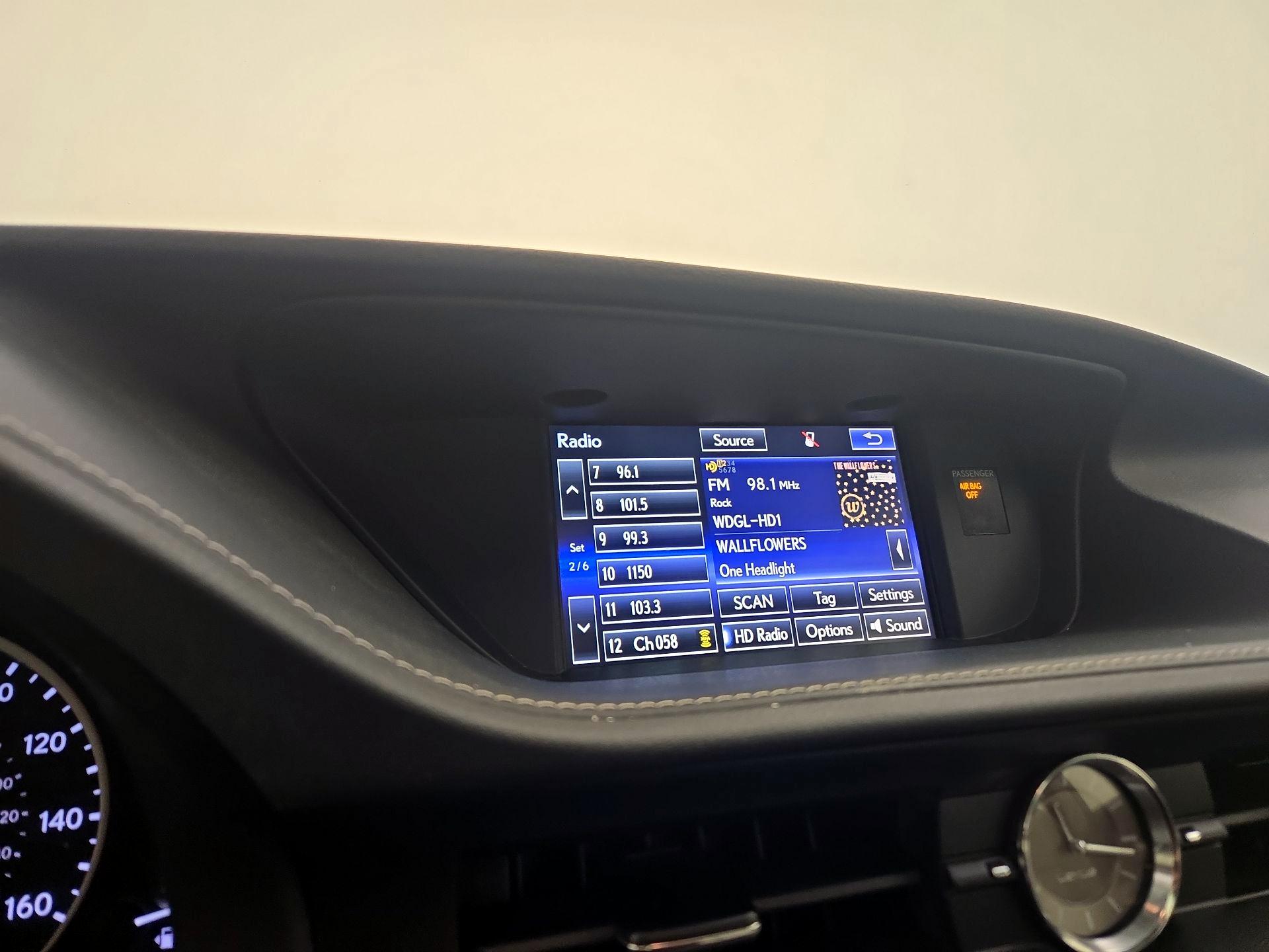 Thumbnail: 2015 Lexus ES - 15