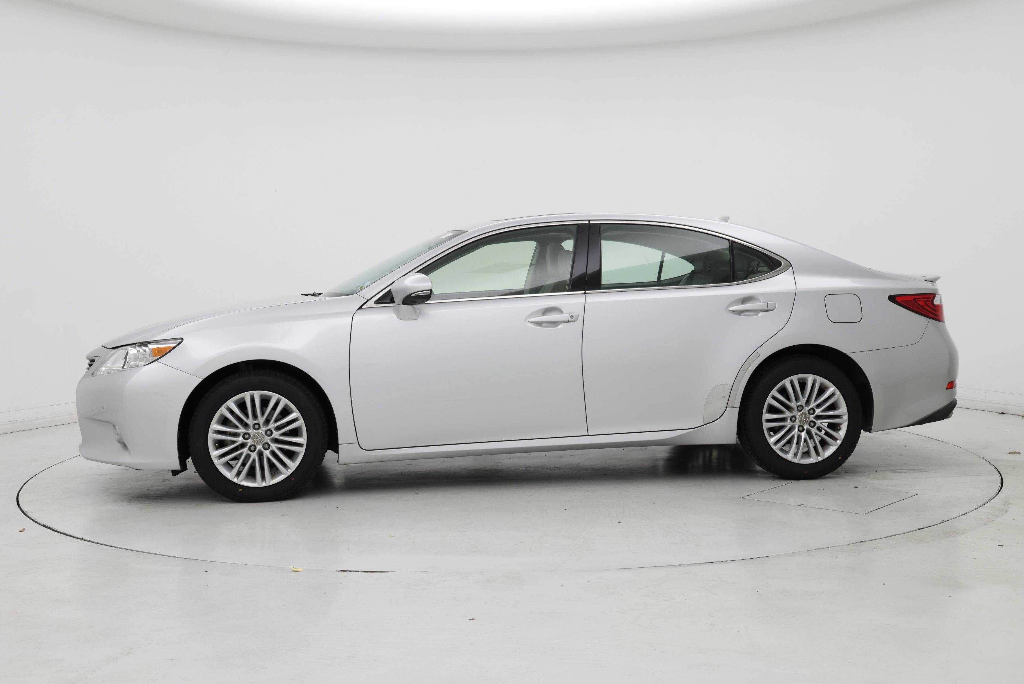 Thumbnail: 2015 Lexus ES - 3