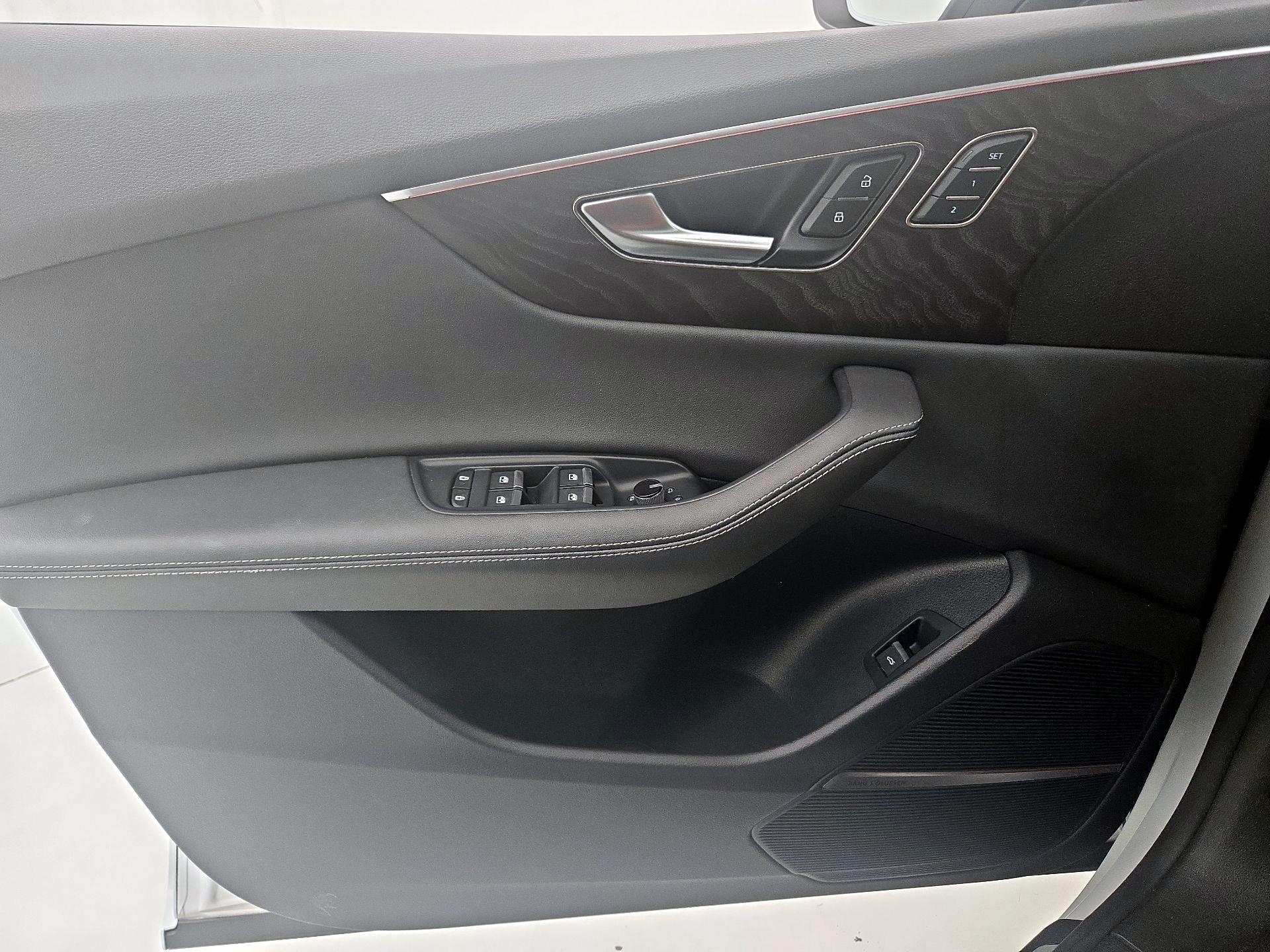 Thumbnail: 2023 Audi Q8 - 12