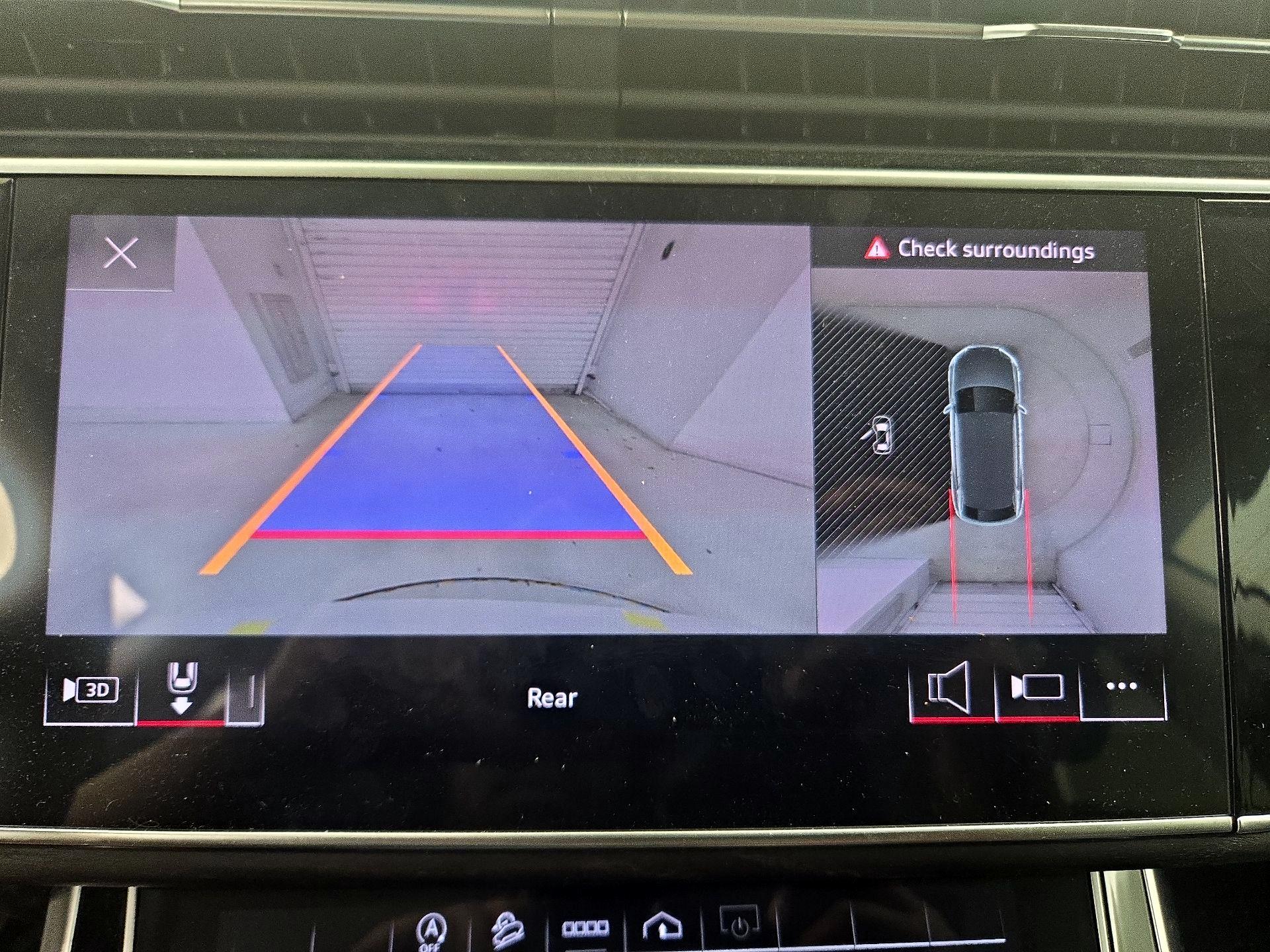 Thumbnail: 2023 Audi Q8 - 15